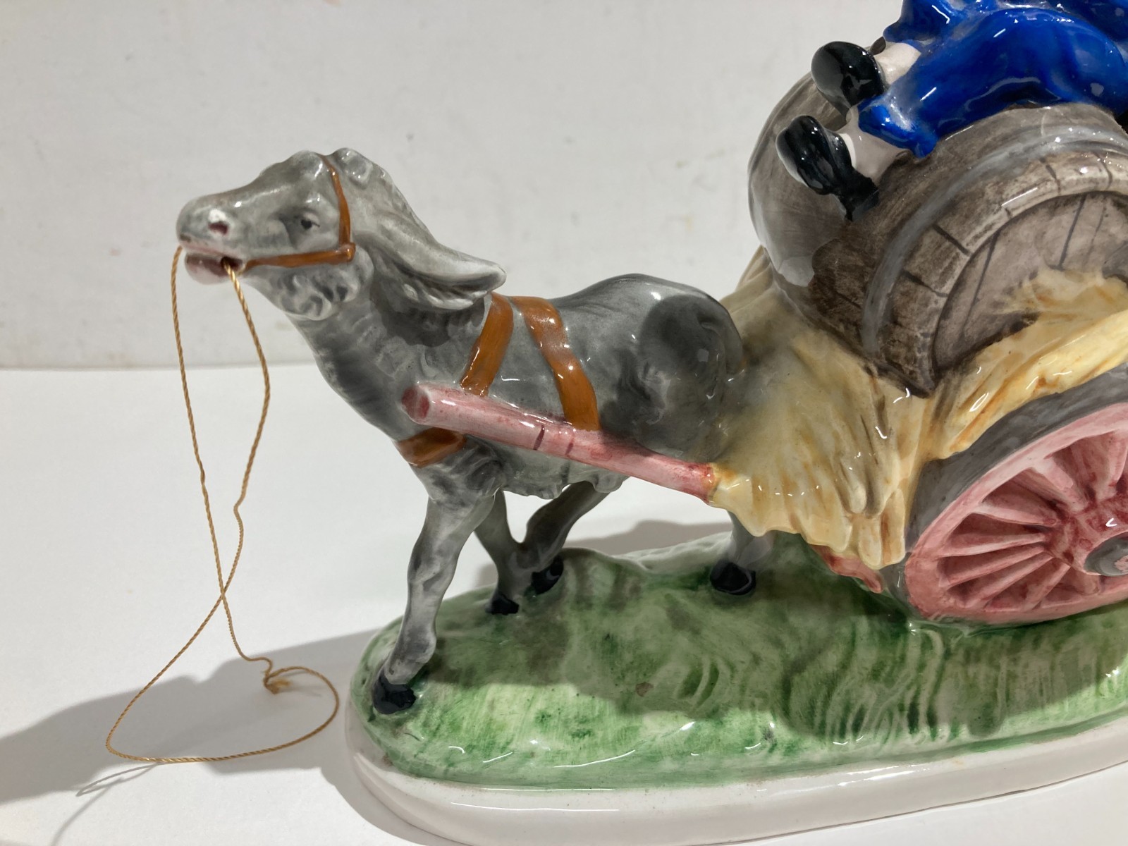 Gruppo Scultoreo In Ceramica Policroma: Carretto Con Botti Di Vino, Marcato