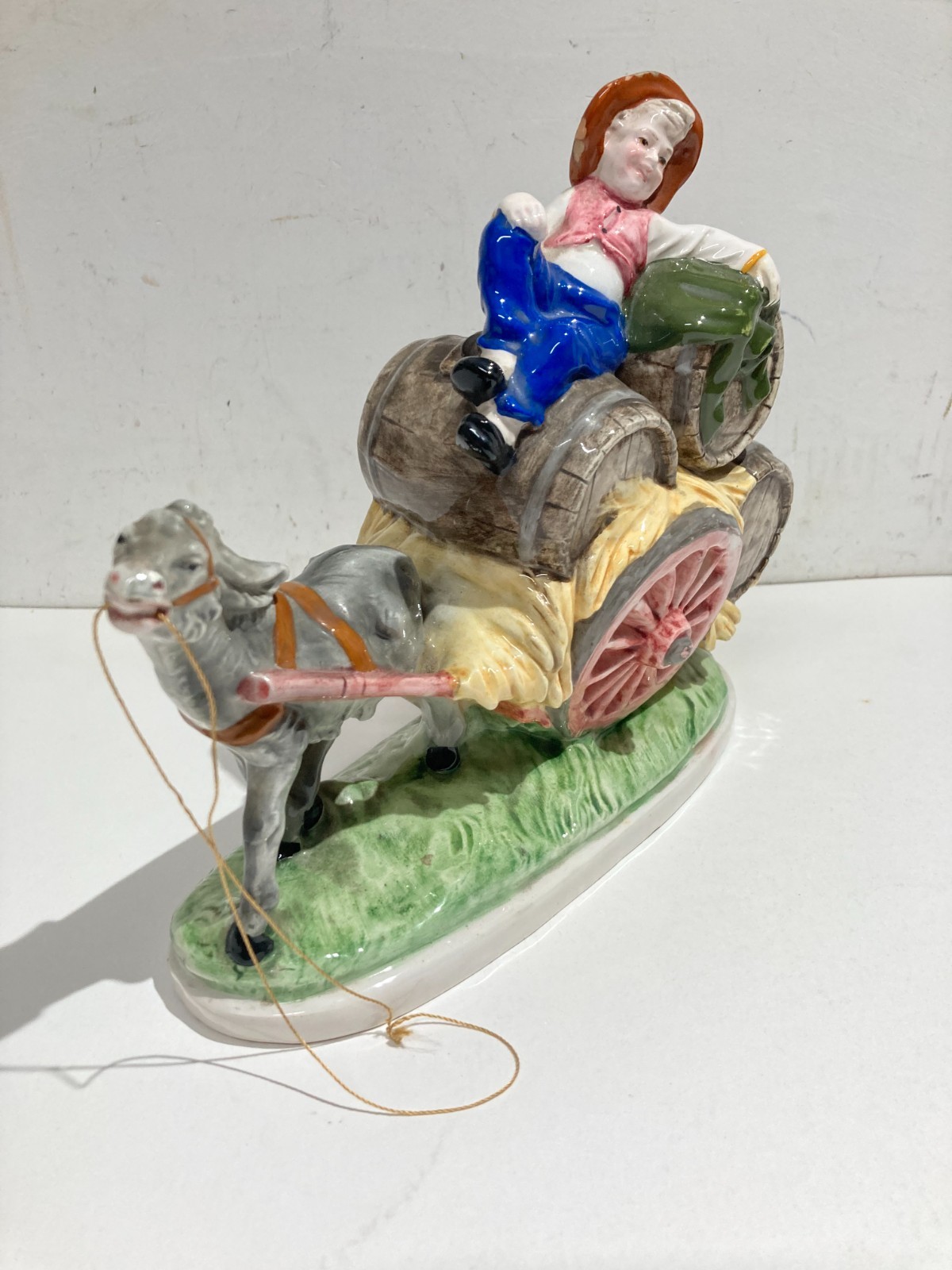 Gruppo Scultoreo In Ceramica Policroma: Carretto Con Botti Di Vino, Marcato
