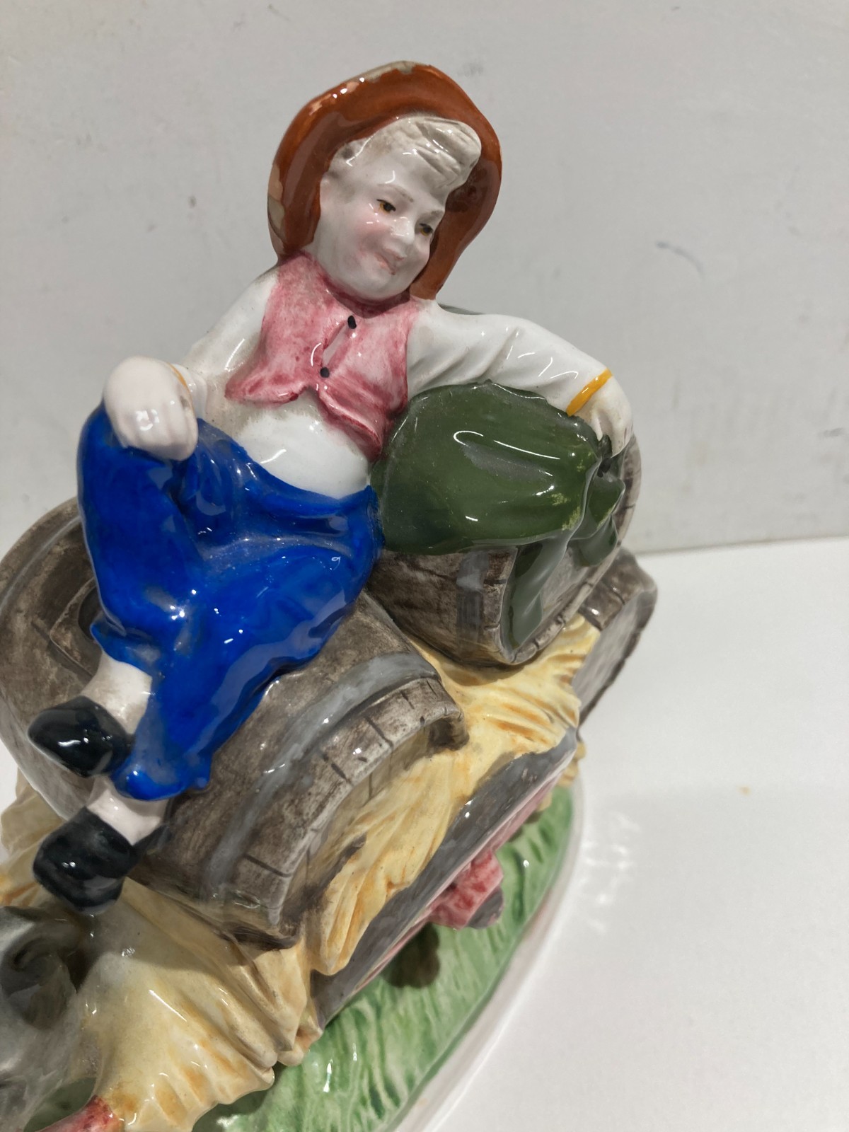 Gruppo Scultoreo In Ceramica Policroma: Carretto Con Botti Di Vino, Marcato