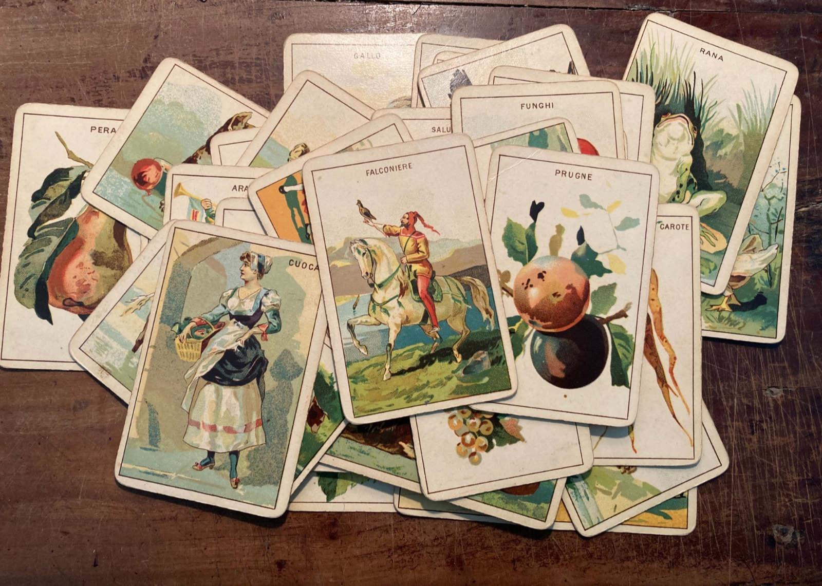 Animali, Frutta, Figure Varie. Gioco Da Collezione Composto Da 80 Carte Figurate. Roma, 1925.