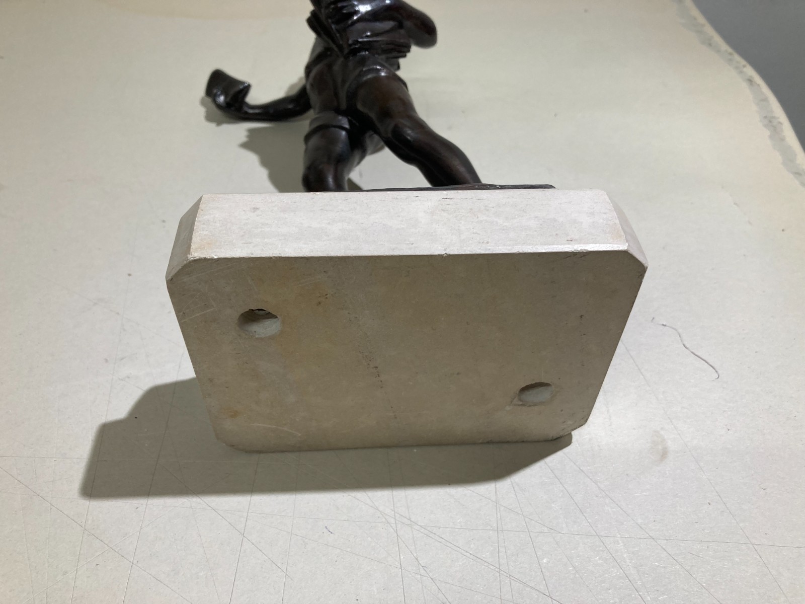 Lo Strillone (venditore Di Giornali). Scultura Decorativa In Metallo Brunito. Napoli