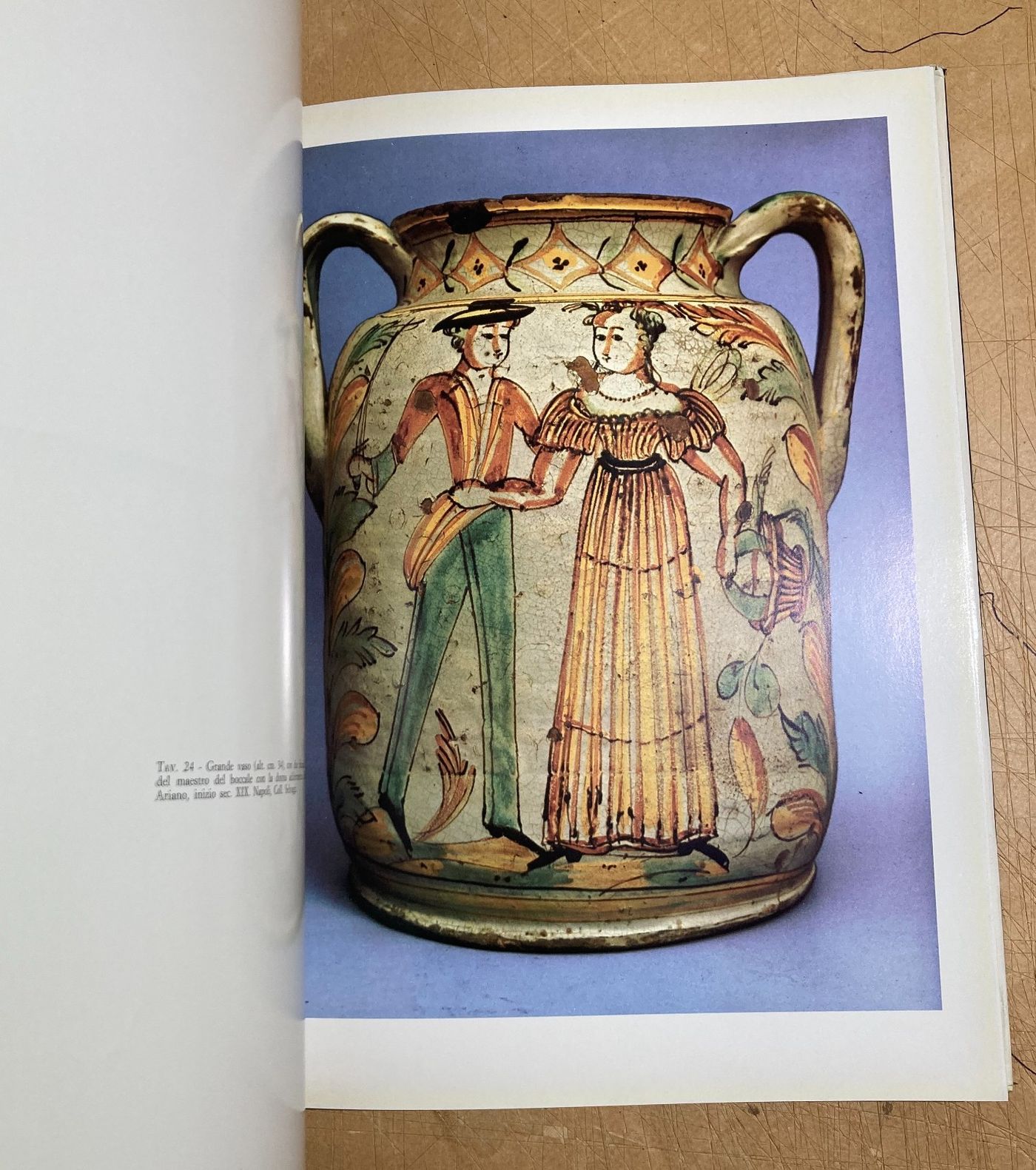 Arte Popolare Meridionale: Folklore, Ceramica E Maiolica (Ariano, Montefusco, Vietri)