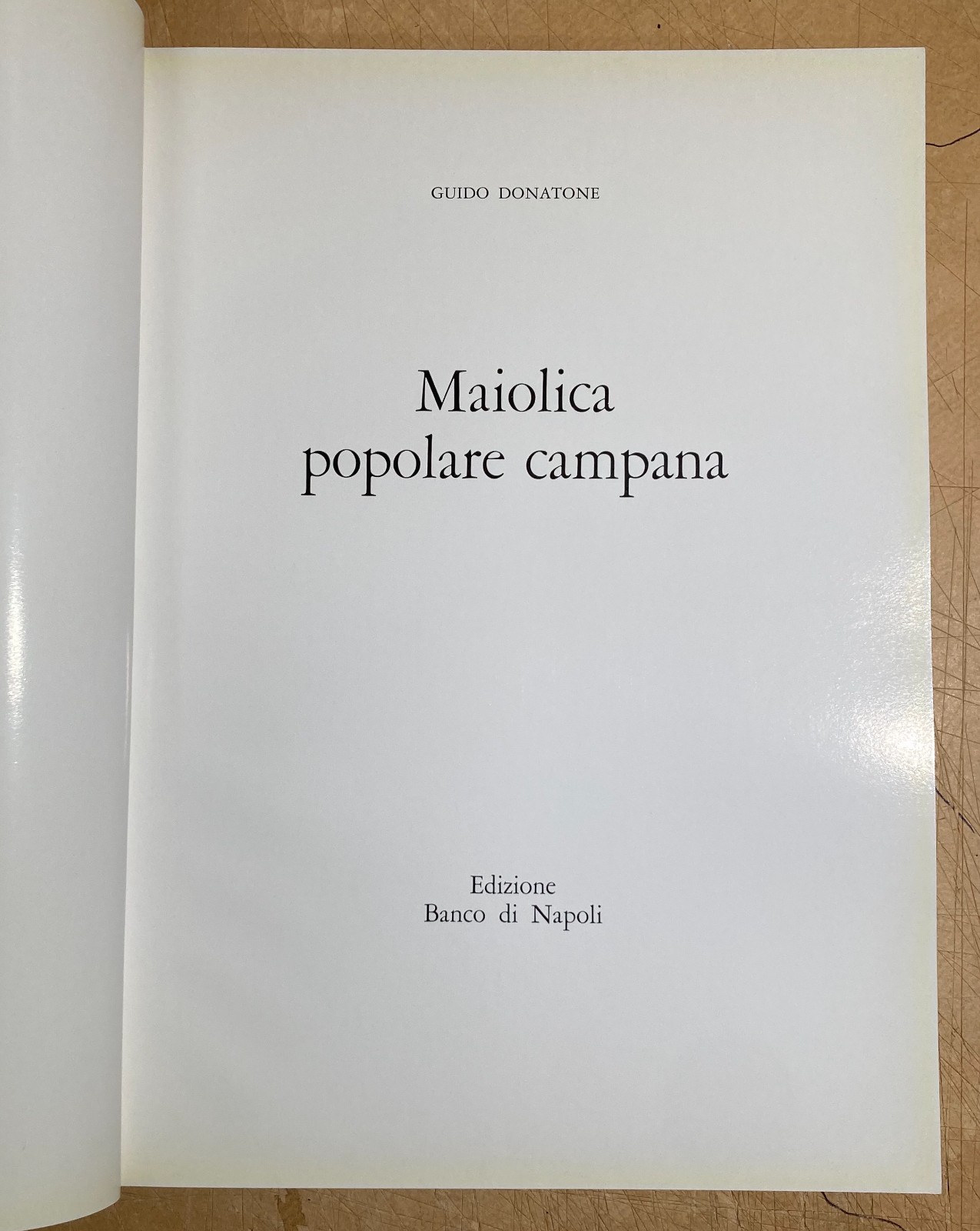 Arte Popolare Meridionale: Folklore, Ceramica E Maiolica (Ariano, Montefusco, Vietri)