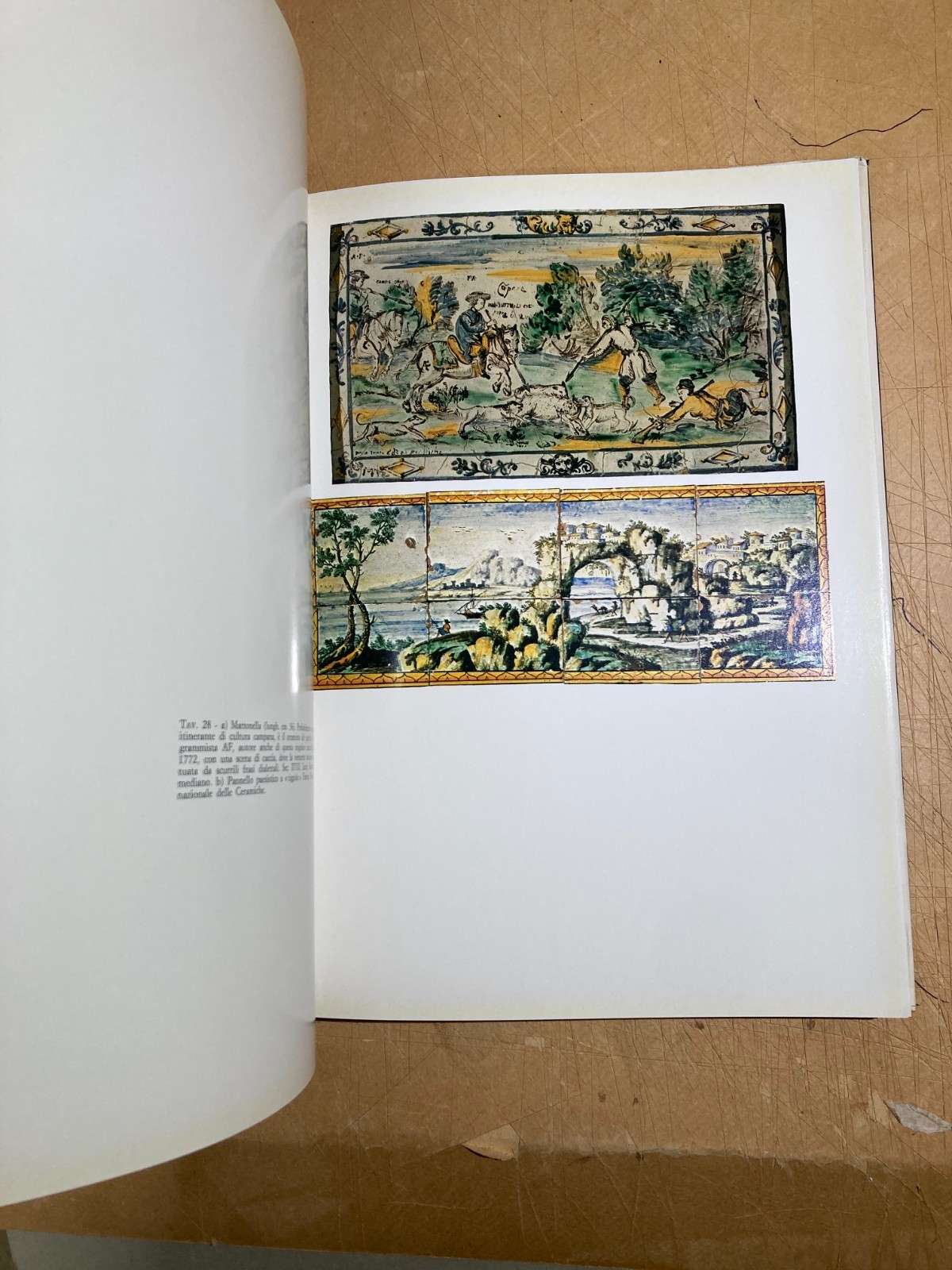 Arte Popolare Meridionale: Folklore, Ceramica E Maiolica (Ariano, Montefusco, Vietri)
