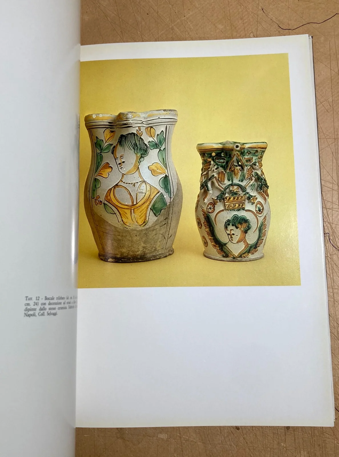 Arte Popolare Meridionale: Folklore, Ceramica e Maiolica (ariano, Montefusco, Vietri)