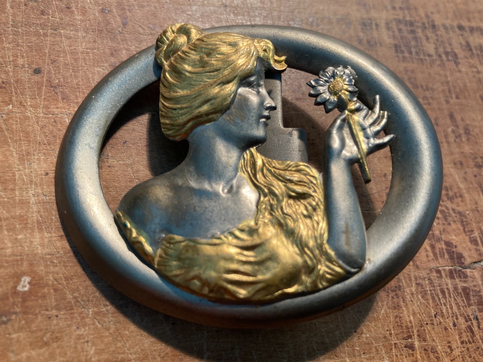 Arte Decorativa, Moda: Fibbia Artistica In Metallo Argentato E Dorato Stile Liberty