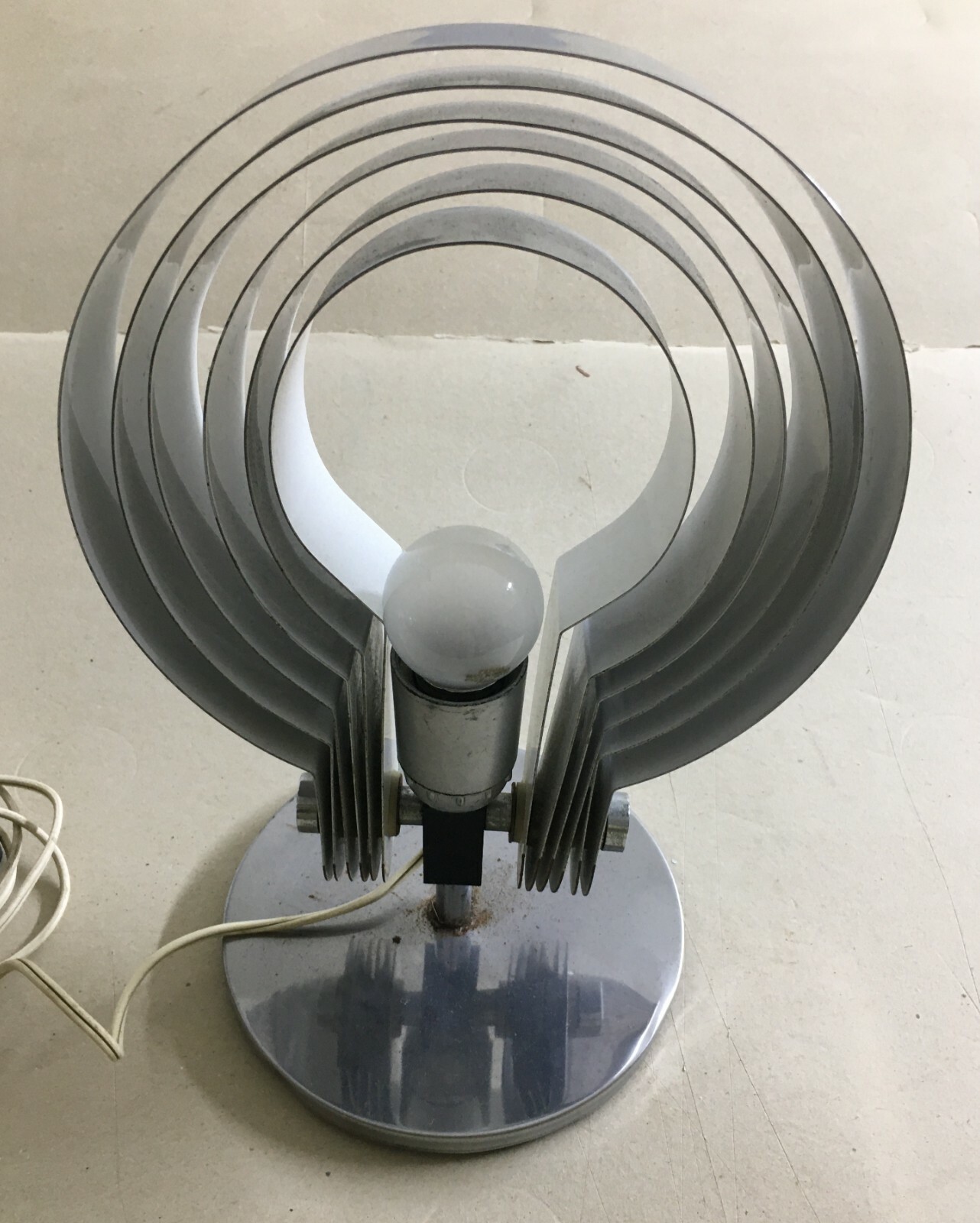 Modernariato: Lampada Da Tavolo Con Lamelle Orientabili