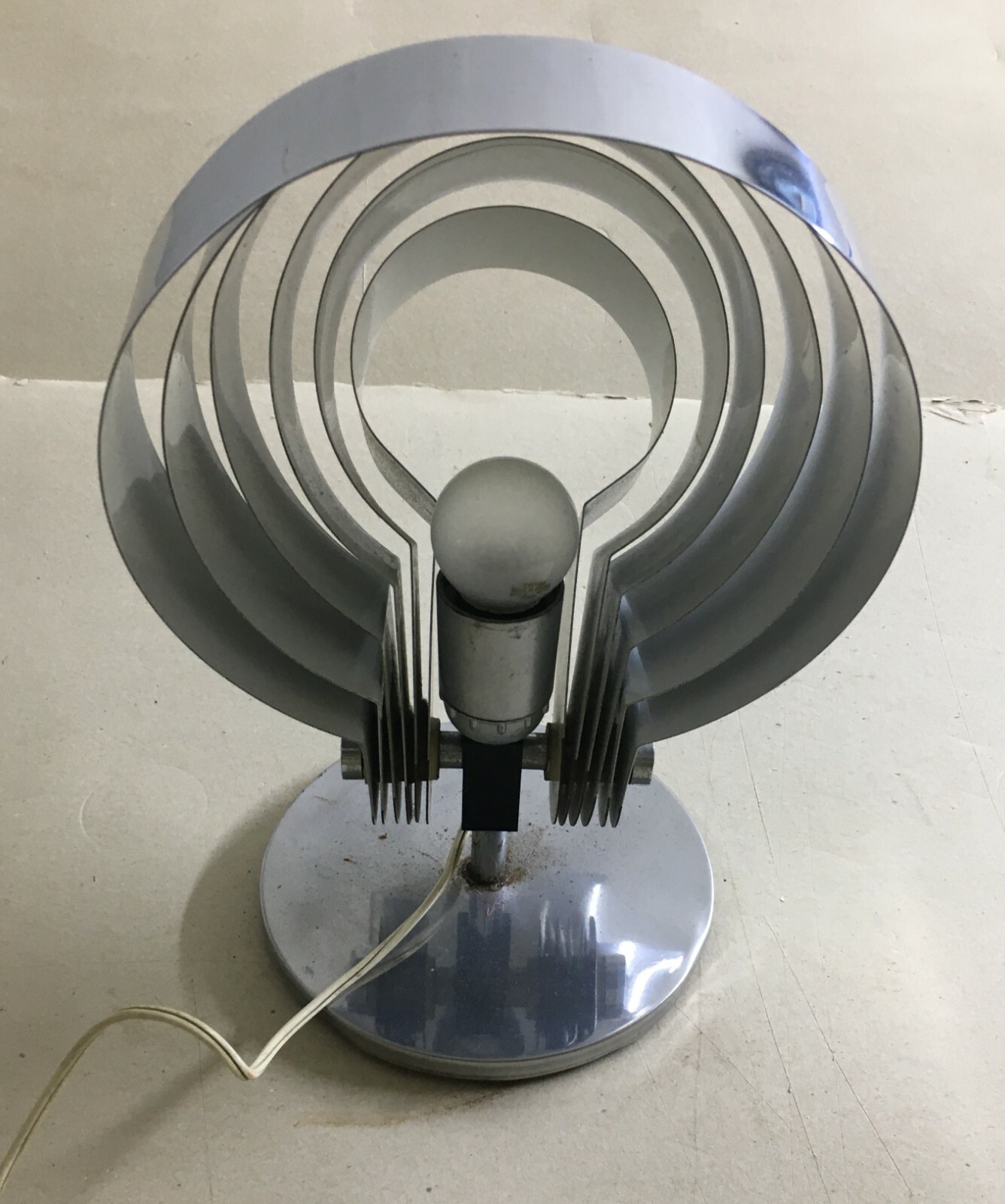 Modernariato: Lampada Da Tavolo Con Lamelle Orientabili