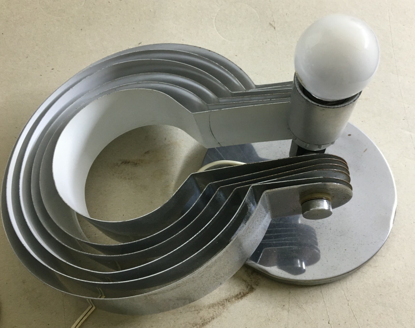 Modernariato: Lampada Da Tavolo Con Lamelle Orientabili