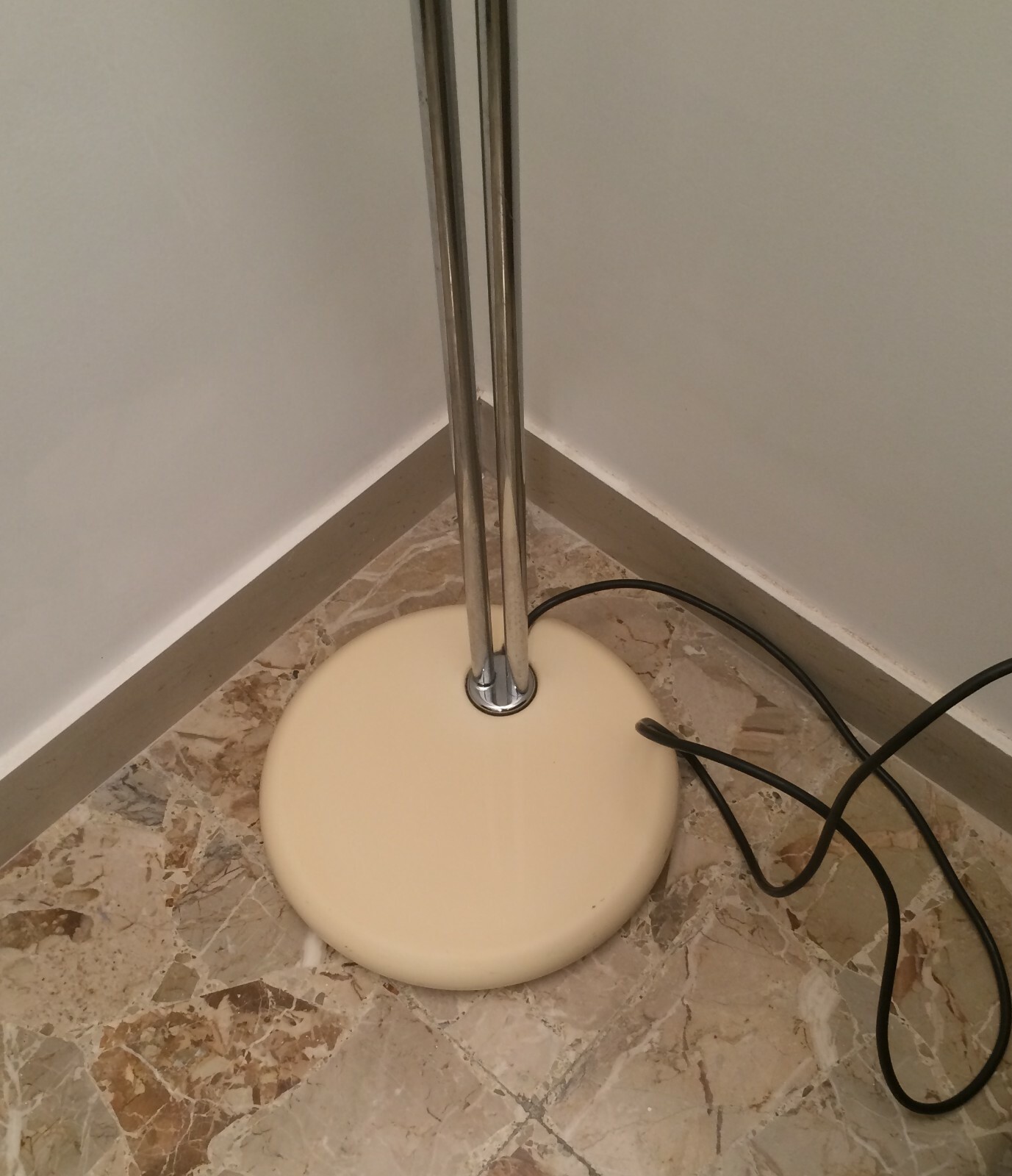 Lampada Da Pavimento A Piantana IGuzzini