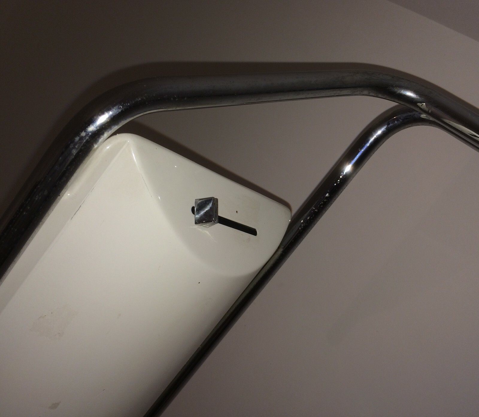 Lampada Da Pavimento A Piantana IGuzzini