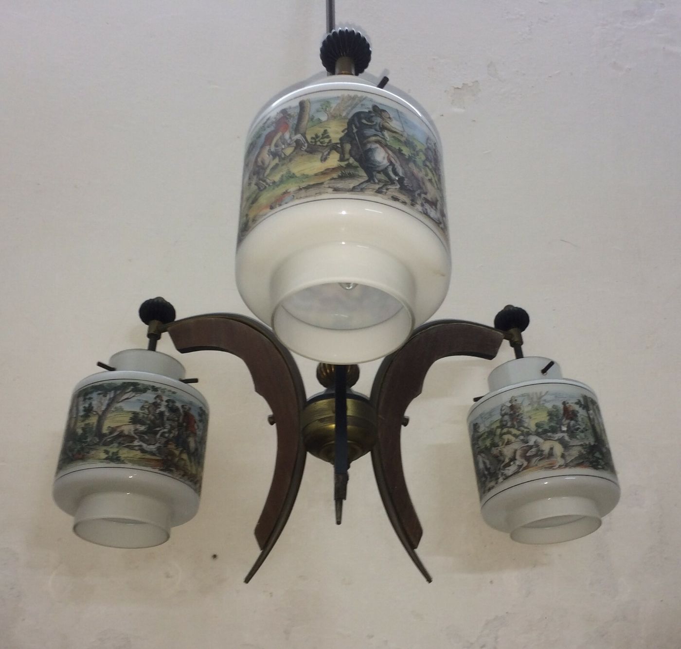 Inusuale Lampadario d'Epoca Con Scene Di Caccia, Metà Del '900