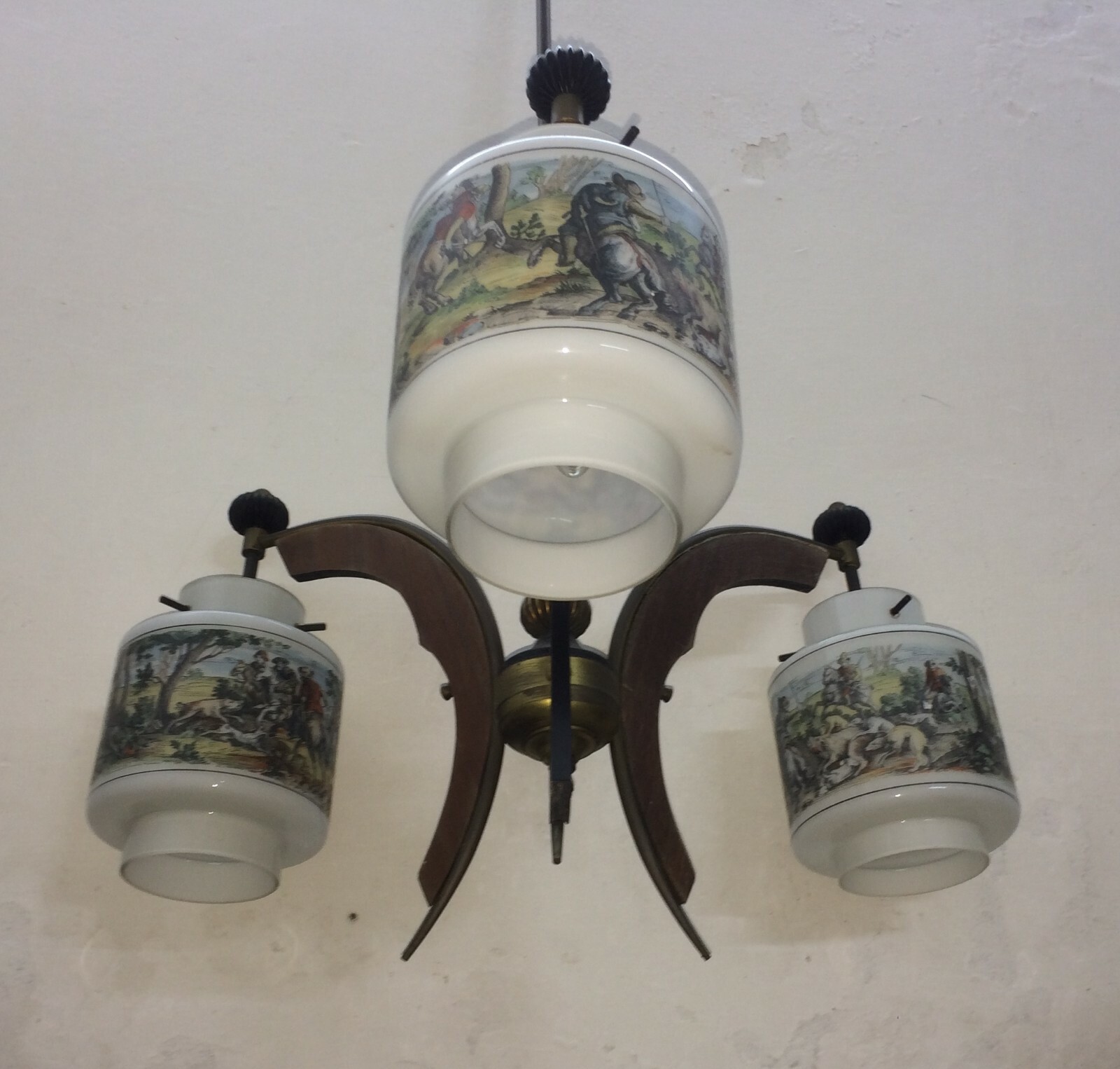 Inusuale Lampadario d'Epoca Con Scene Di Caccia, Metà Del '900