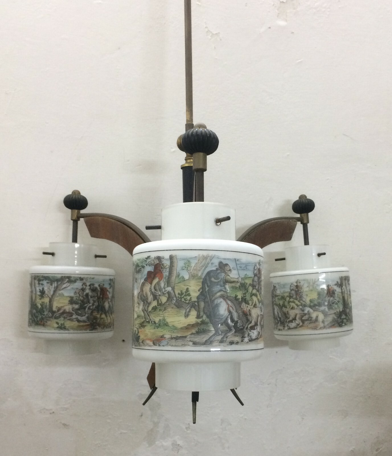 Inusuale Lampadario d'Epoca Con Scene Di Caccia, Metà Del '900