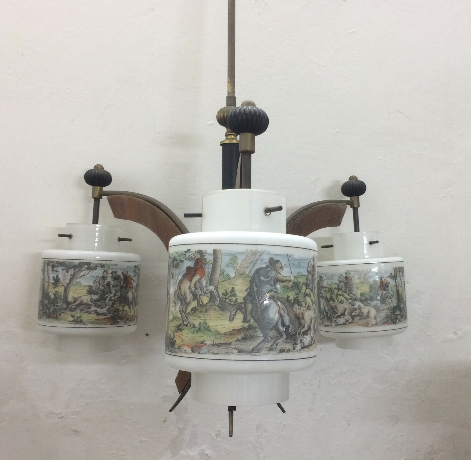 Inusuale Lampadario d'Epoca Con Scene Di Caccia, Metà Del '900