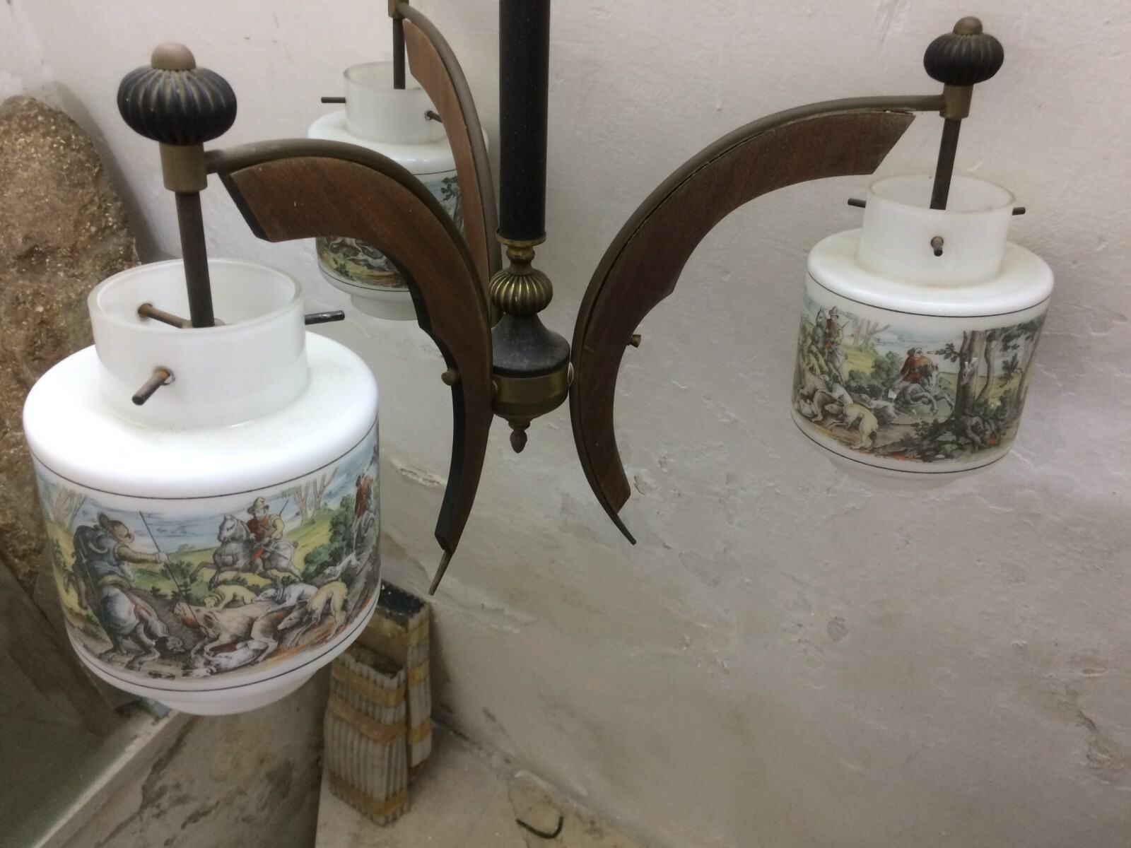 Inusuale Lampadario d'Epoca Con Scene Di Caccia, Metà Del '900