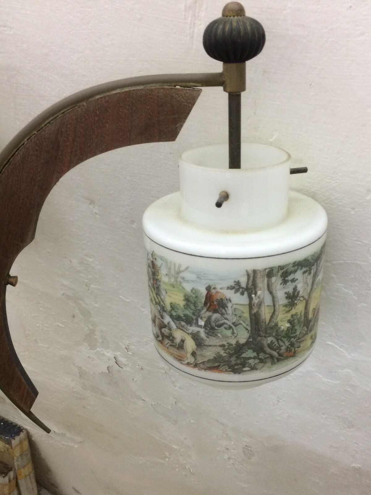 Inusuale Lampadario d'Epoca Con Scene Di Caccia, Metà Del '900