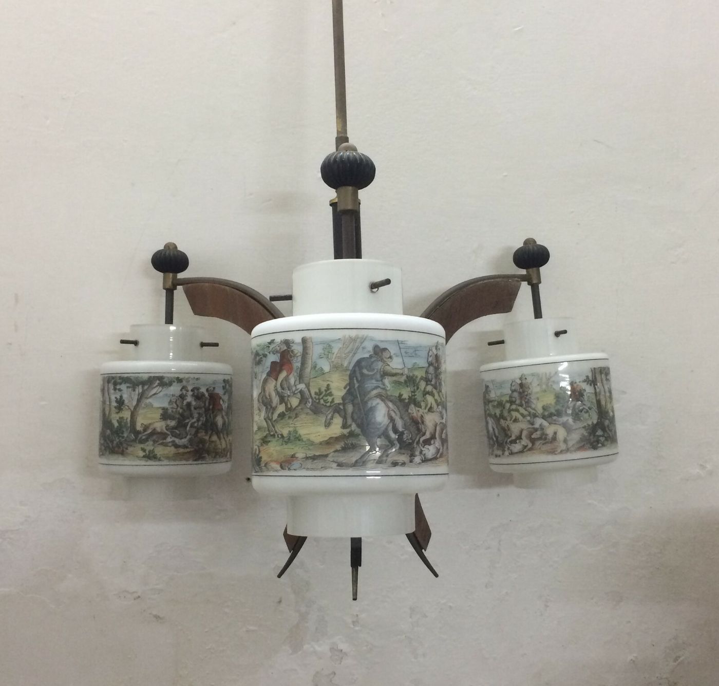 Inusuale Lampadario d'Epoca Con Scene Di Caccia, Metà Del '900