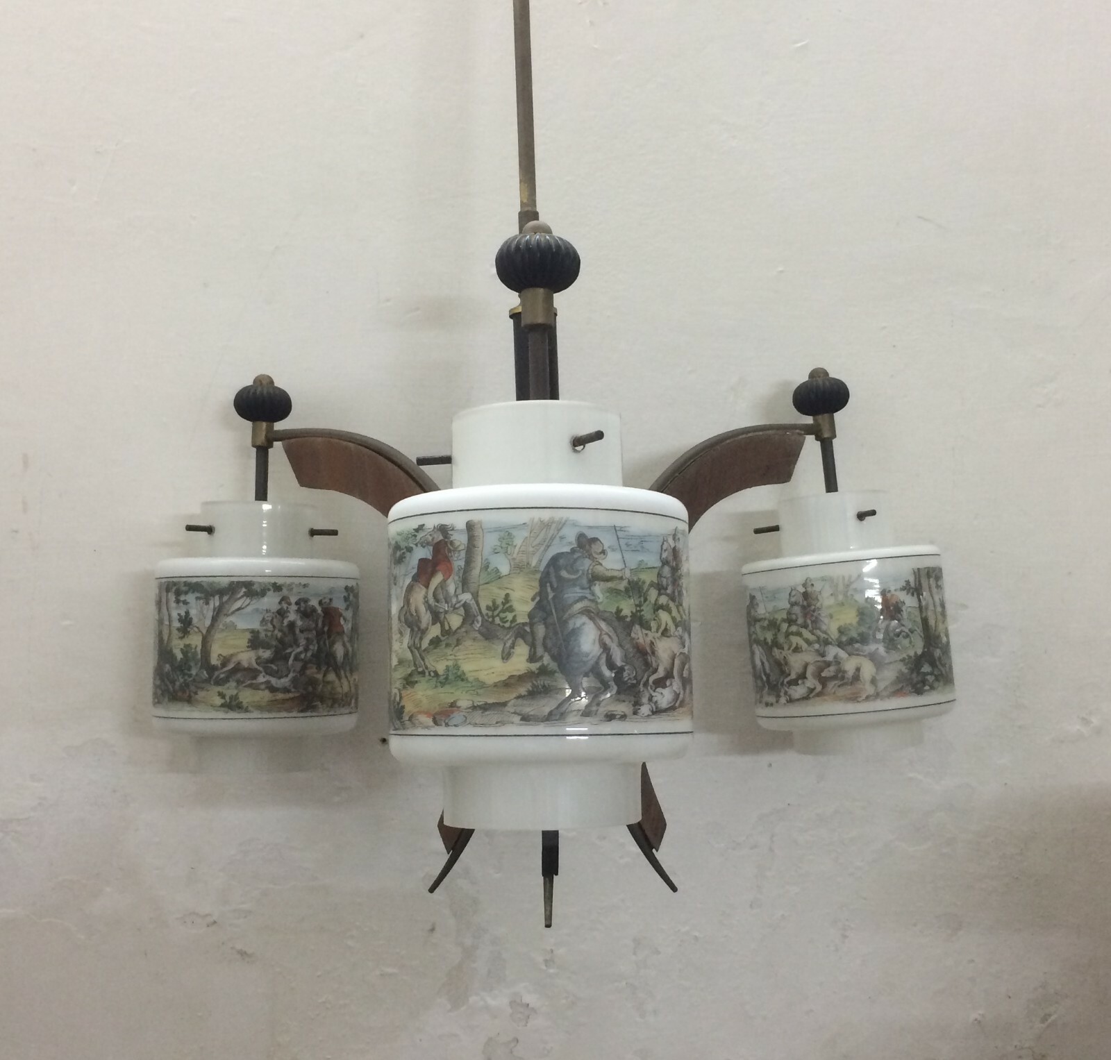 Inusuale Lampadario d'Epoca Con Scene Di Caccia, Metà Del '900
