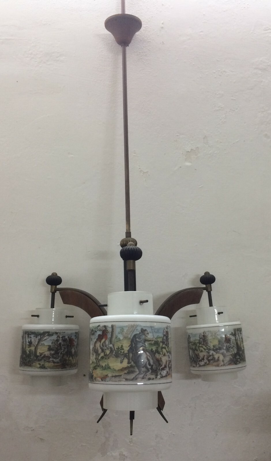 Inusuale Lampadario d'Epoca Con Scene Di Caccia, Metà Del '900