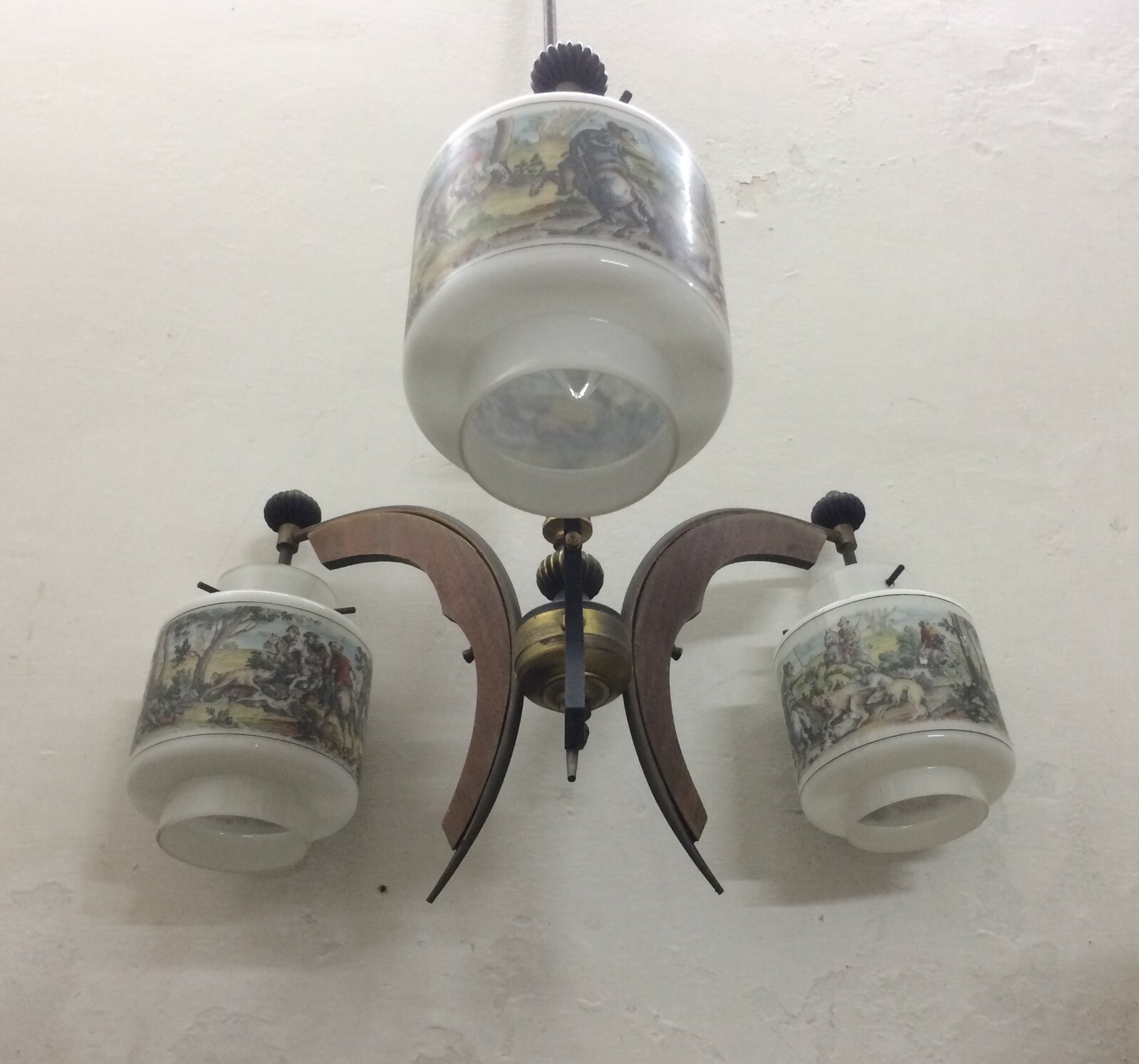Inusuale Lampadario d'Epoca Con Scene Di Caccia, Metà Del '900