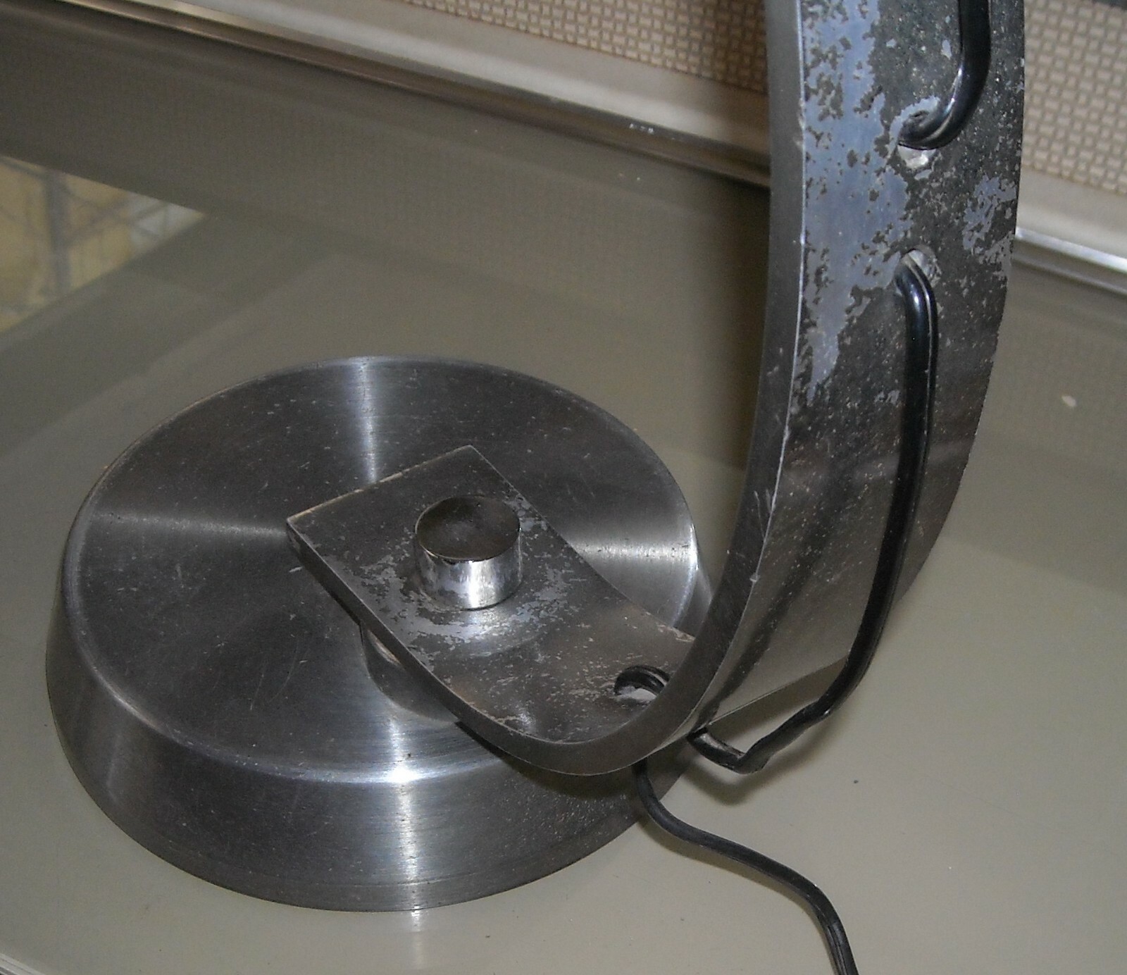 Modernariato E Design: Lampada Da Scrivania In Metallo Orientabile
