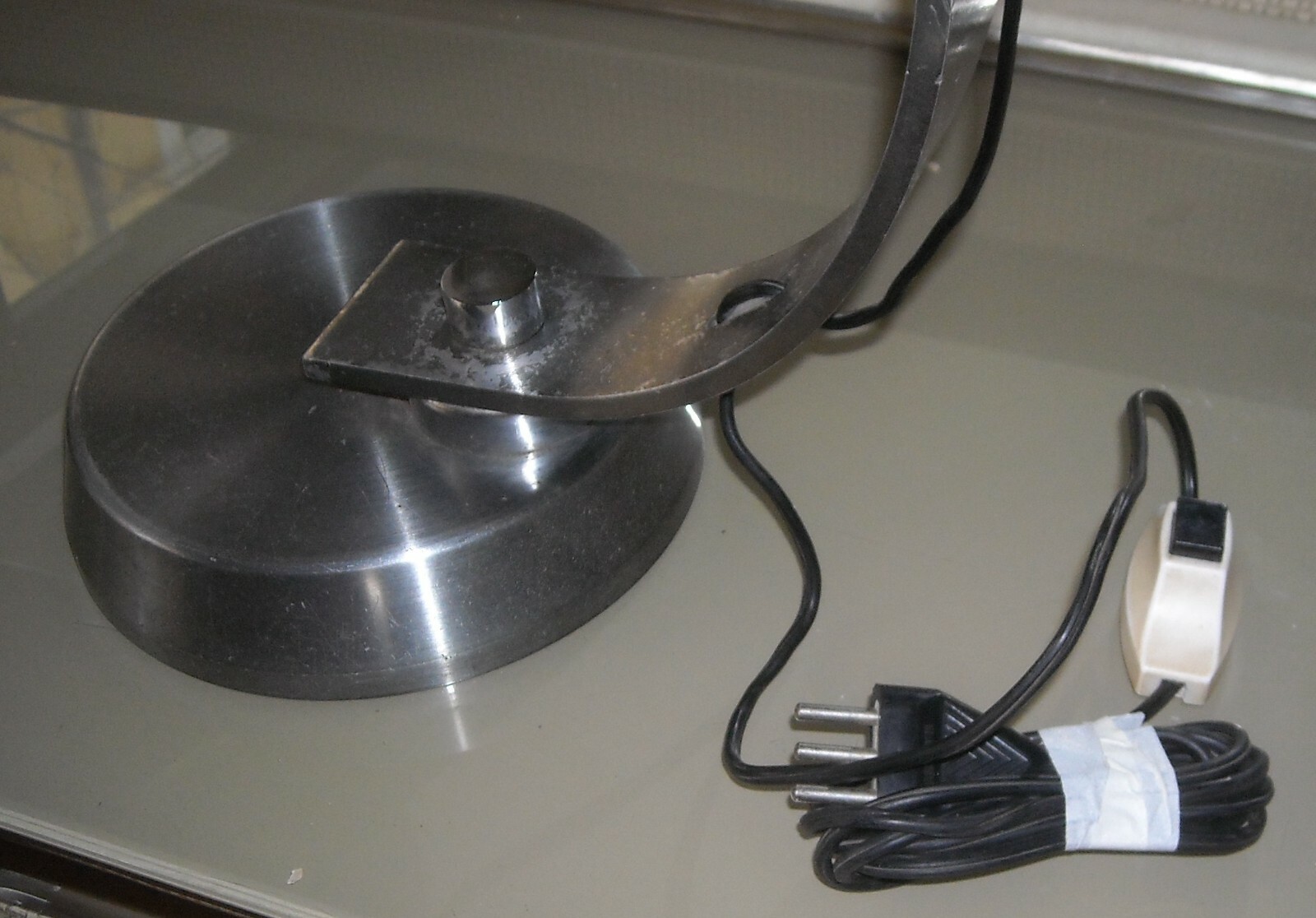 Modernariato E Design: Lampada Da Scrivania In Metallo Orientabile