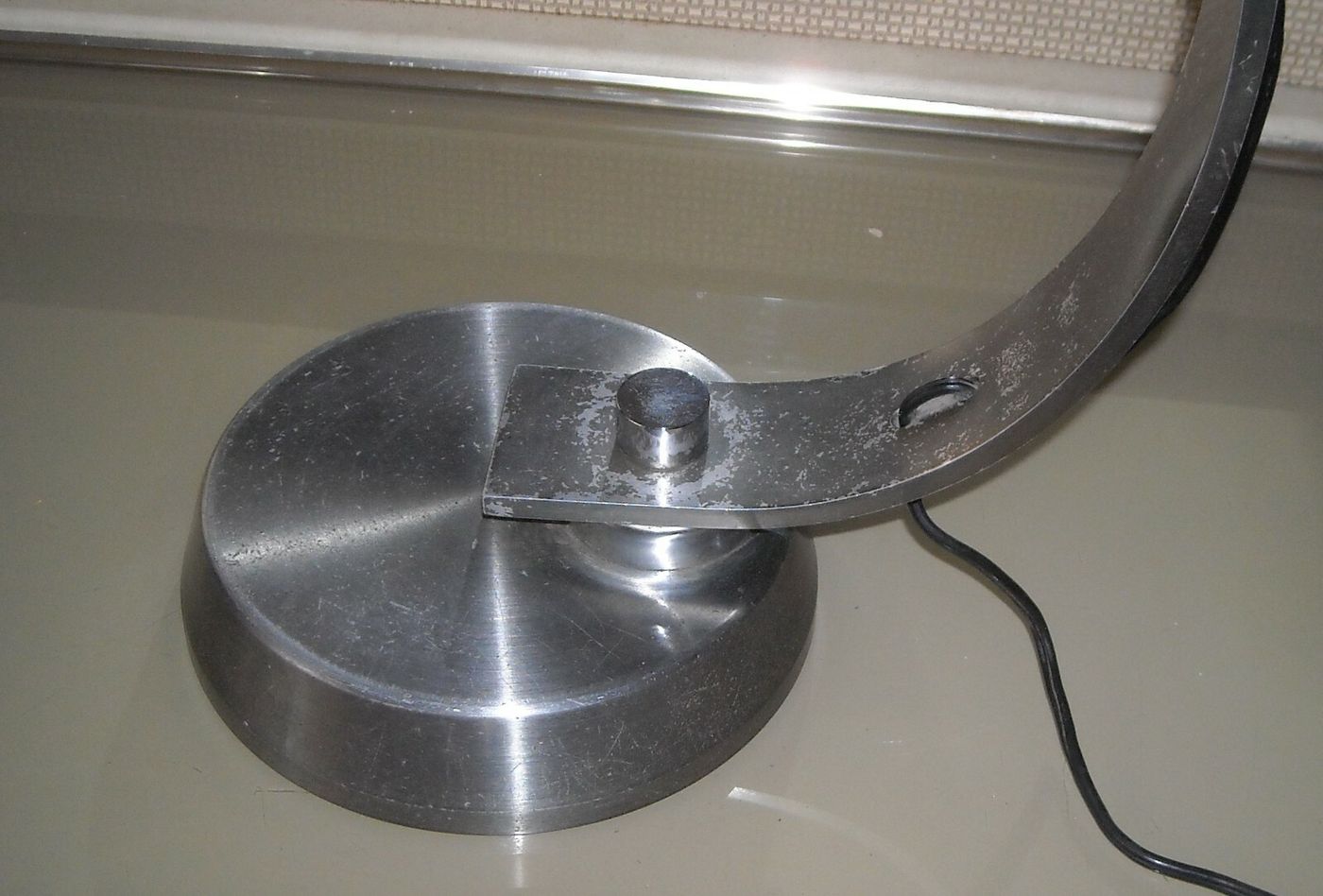 Modernariato E Design: Lampada Da Scrivania In Metallo Orientabile