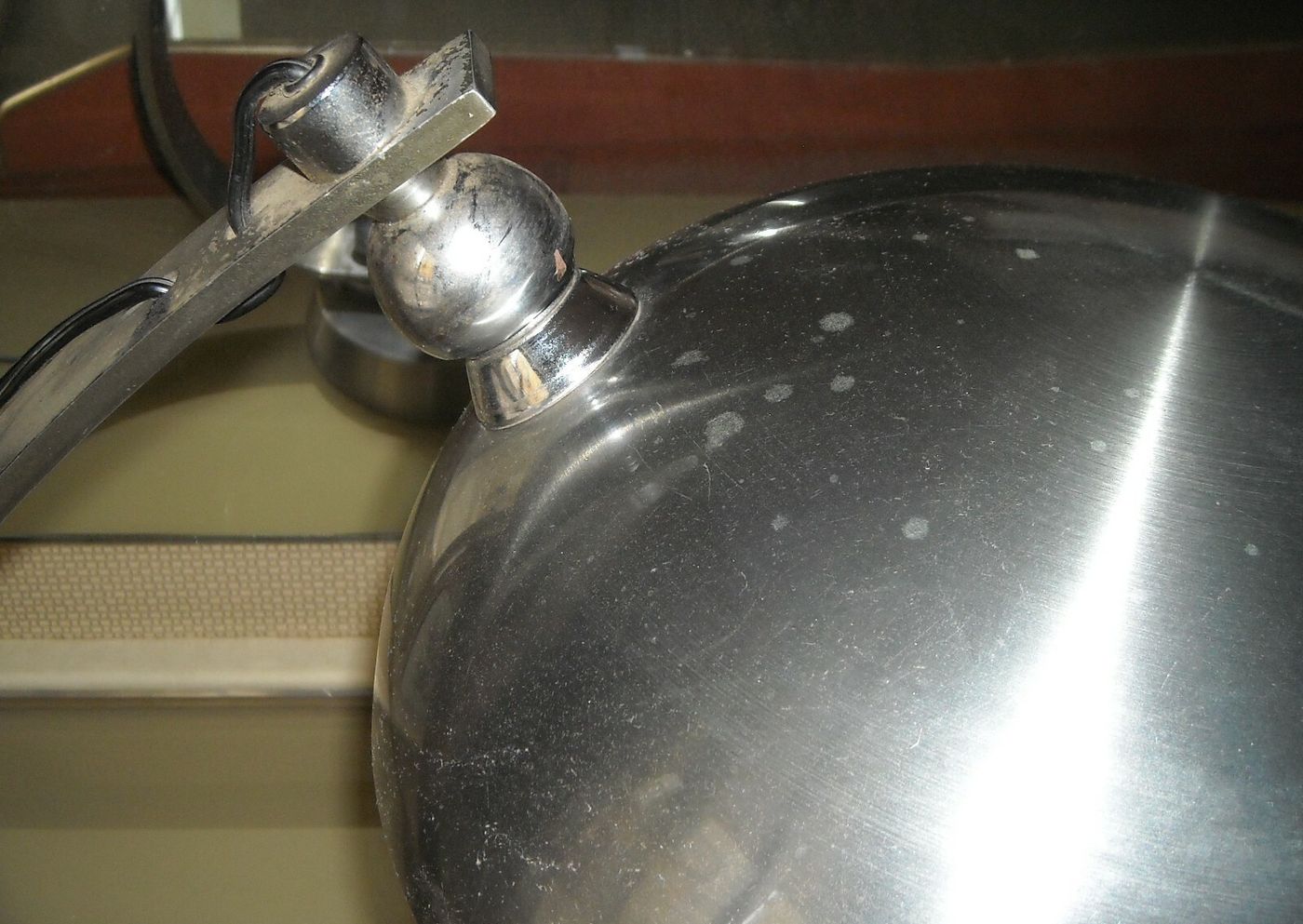 Modernariato E Design: Lampada Da Scrivania In Metallo Orientabile