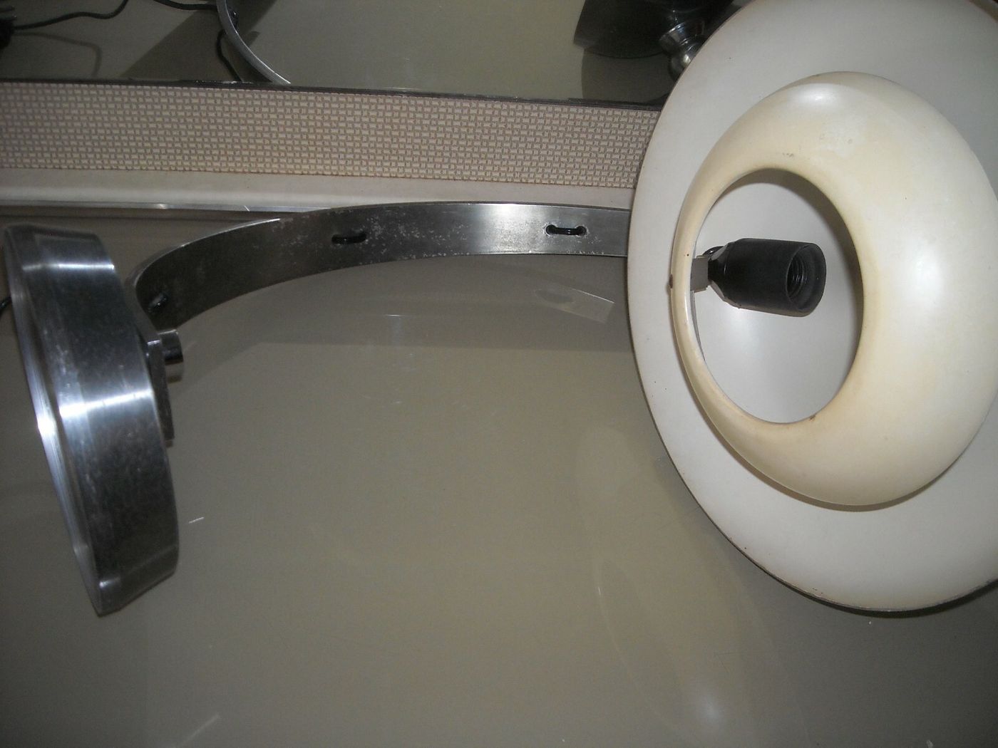 Modernariato E Design: Lampada Da Scrivania In Metallo Orientabile