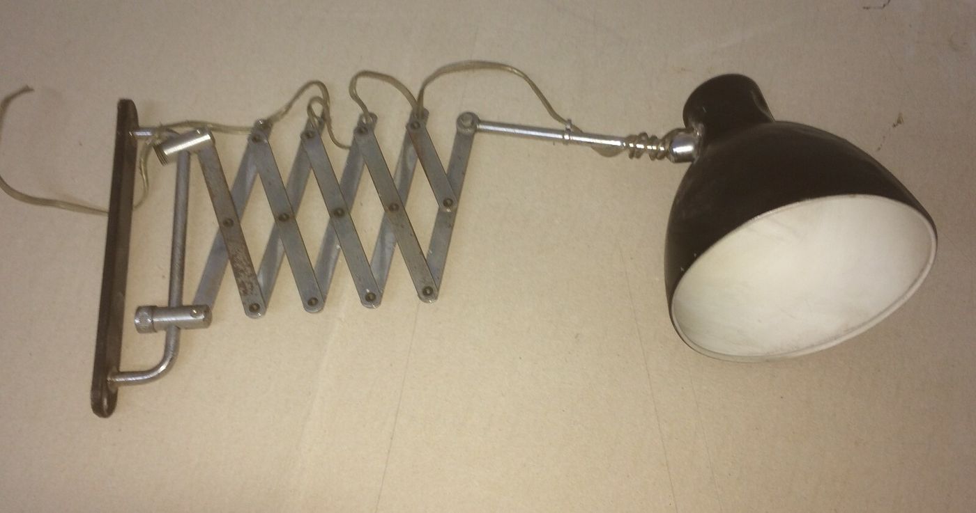 Lampada Applique A Pantografo In Metallo Cromato E Nero