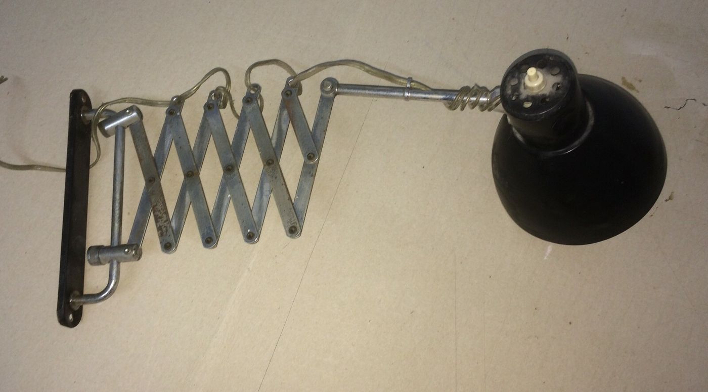 Lampada Applique A Pantografo In Metallo Cromato E Nero