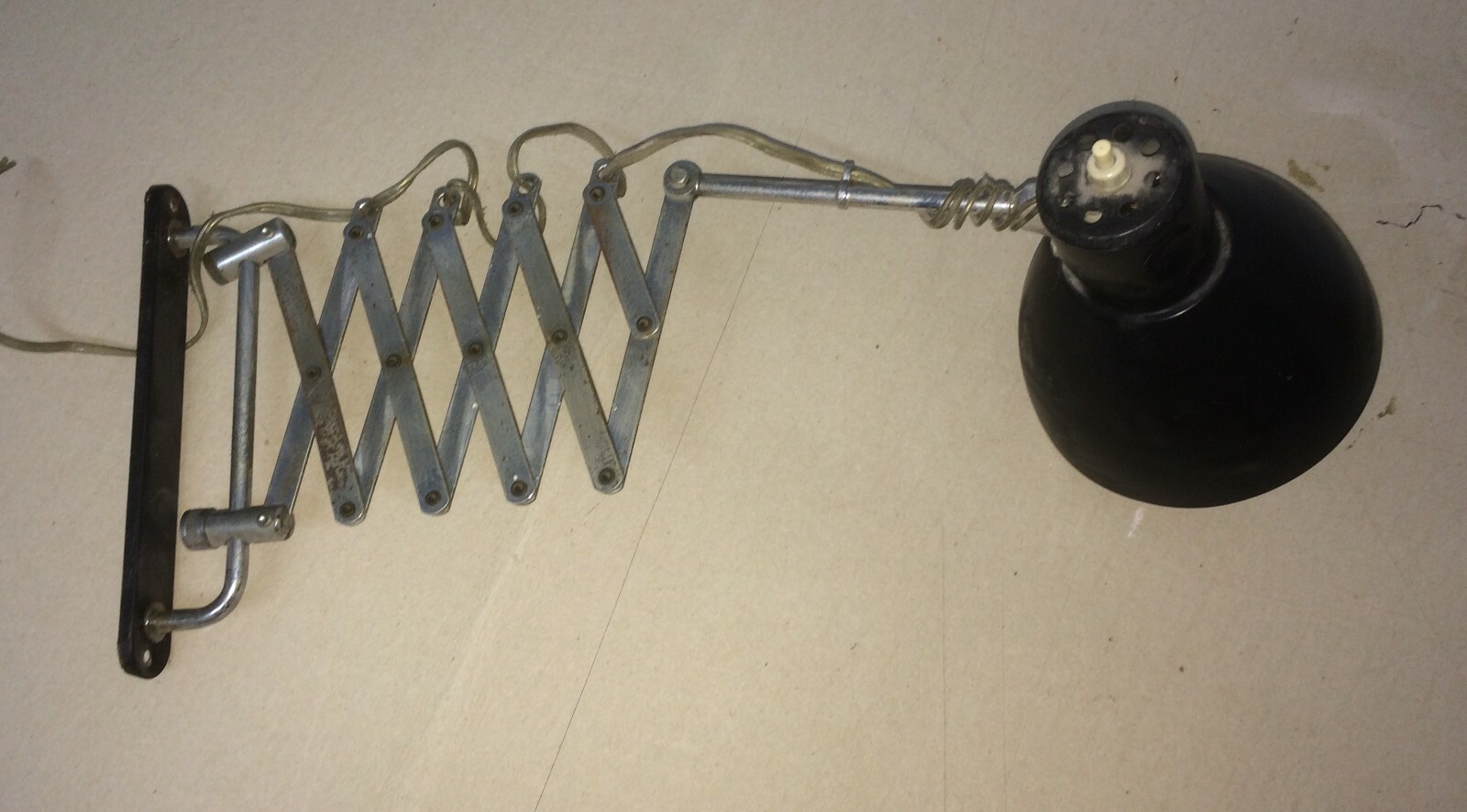Lampada Applique A Pantografo In Metallo Cromato E Nero