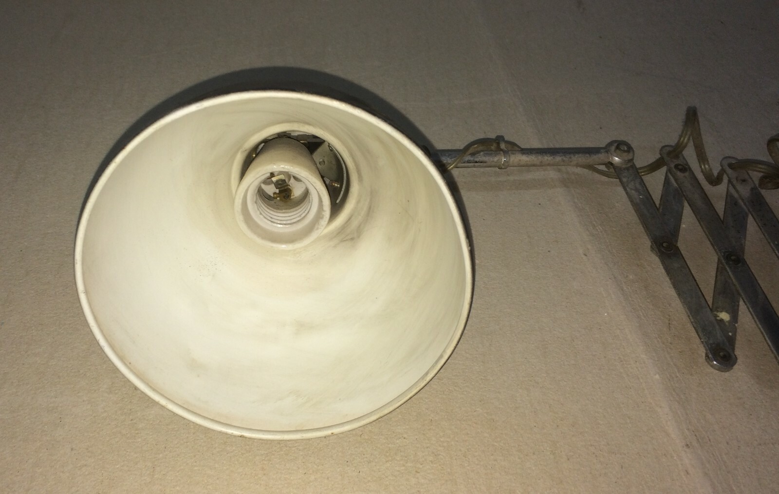 Lampada Applique A Pantografo In Metallo Cromato E Nero