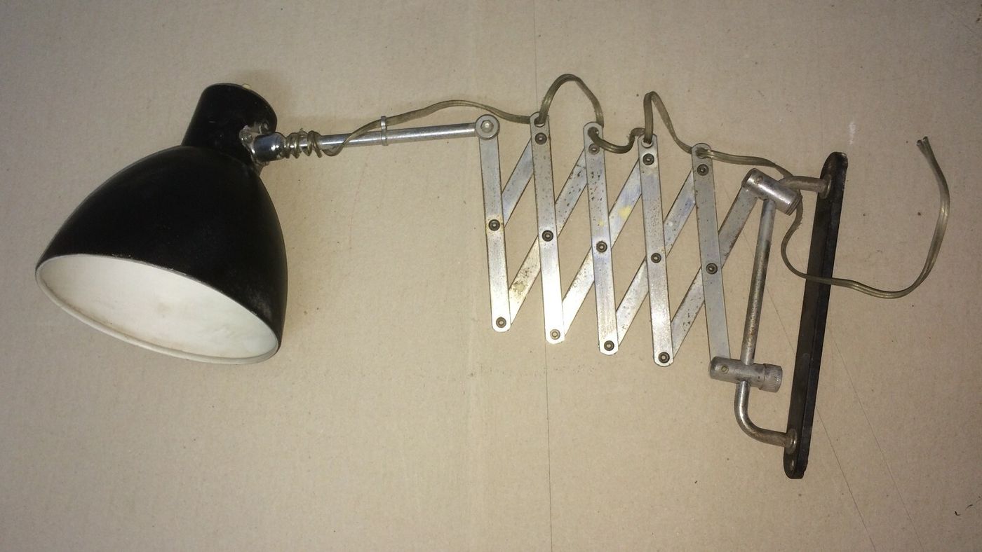 Lampada Applique A Pantografo In Metallo Cromato E Nero