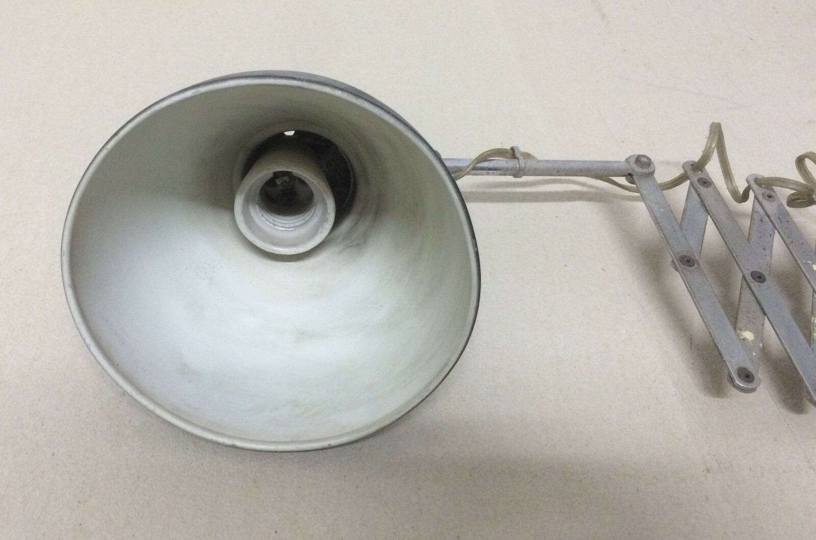 Lampada Applique A Pantografo In Metallo Cromato E Nero