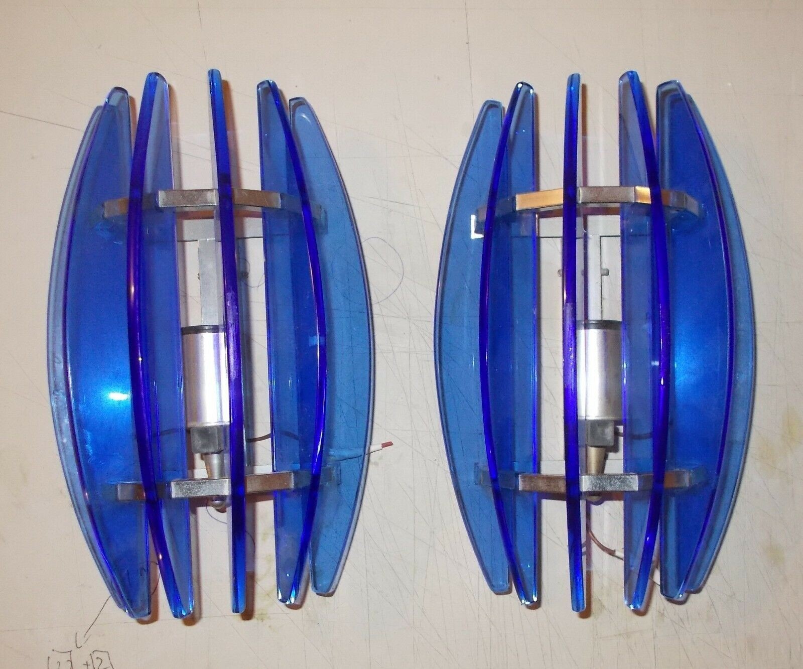 Coppia Di Appliques In Vetro Azzurro E Metallo Cromato