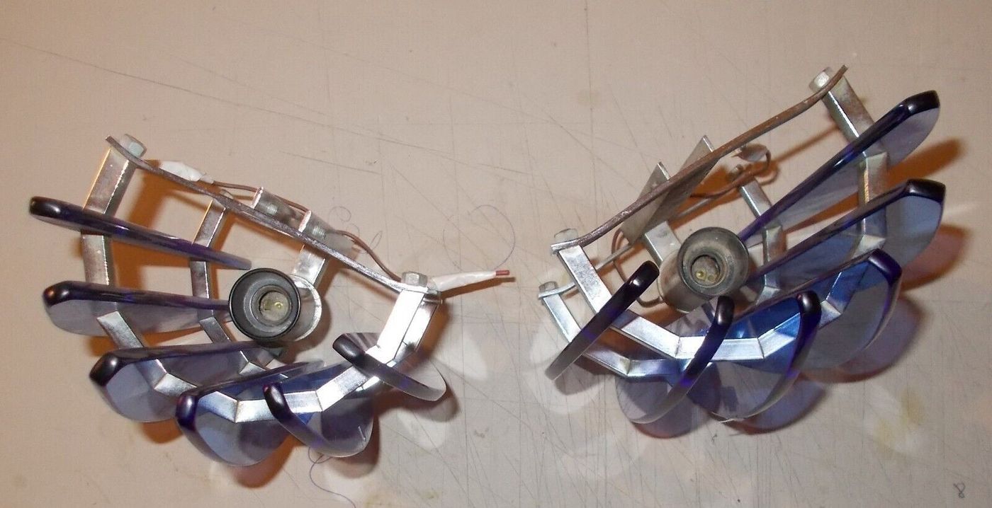 Coppia Di Appliques In Vetro Azzurro E Metallo Cromato