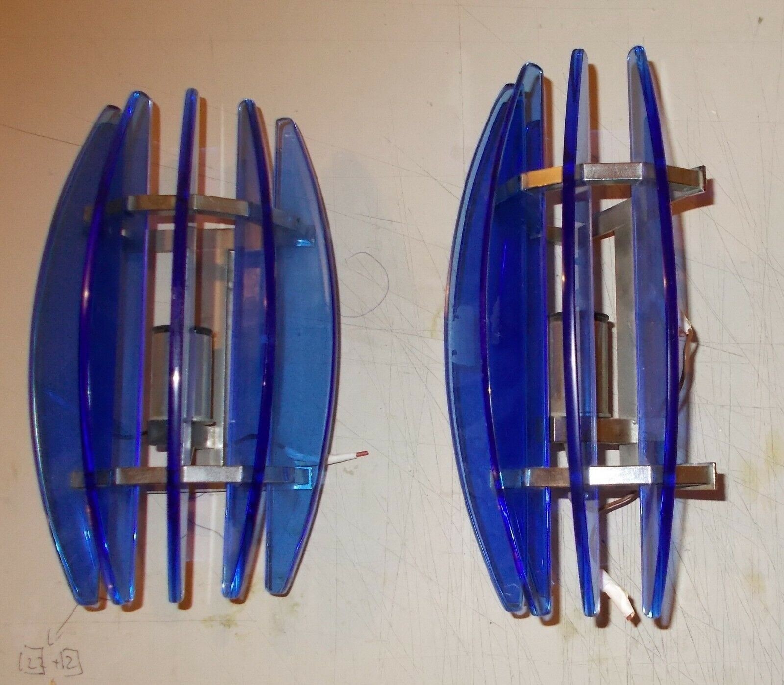 Coppia Di Appliques In Vetro Azzurro E Metallo Cromato