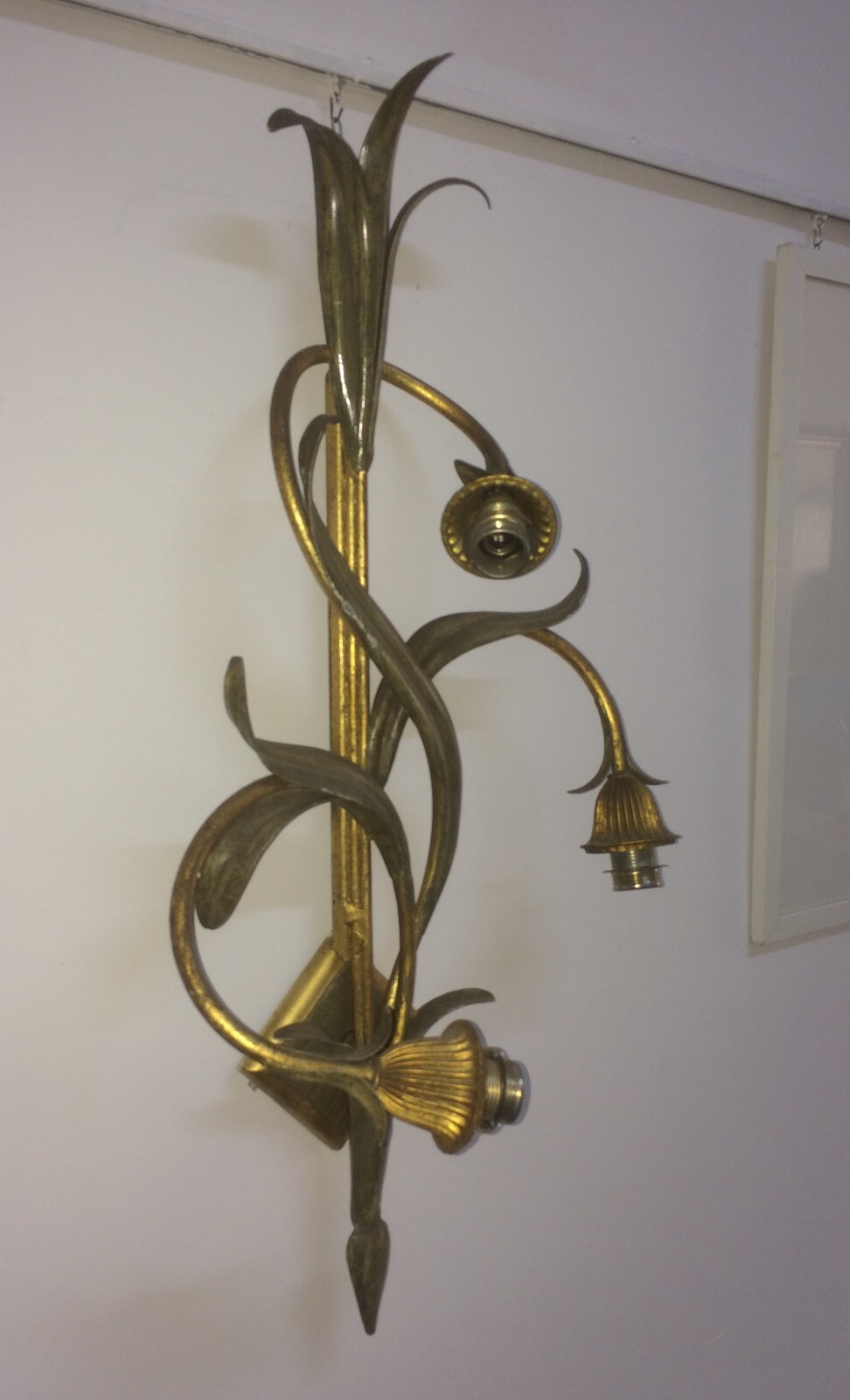 Coppia Di Appliques In Metallo Dorato E Bronzato A Motivi Vegetali