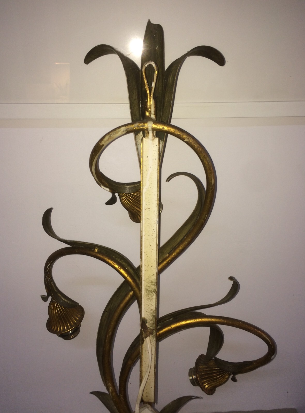 Coppia Di Appliques In Metallo Dorato E Bronzato A Motivi Vegetali