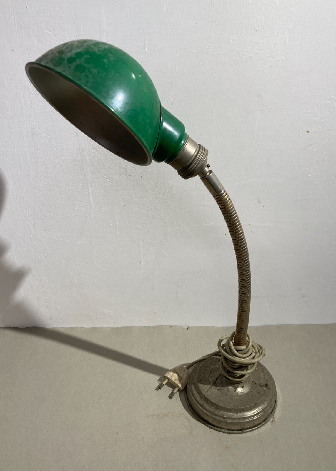 Lampada Da Tavolo Decorativa In Metallo Cromato E Laccato Verde, Anni '30