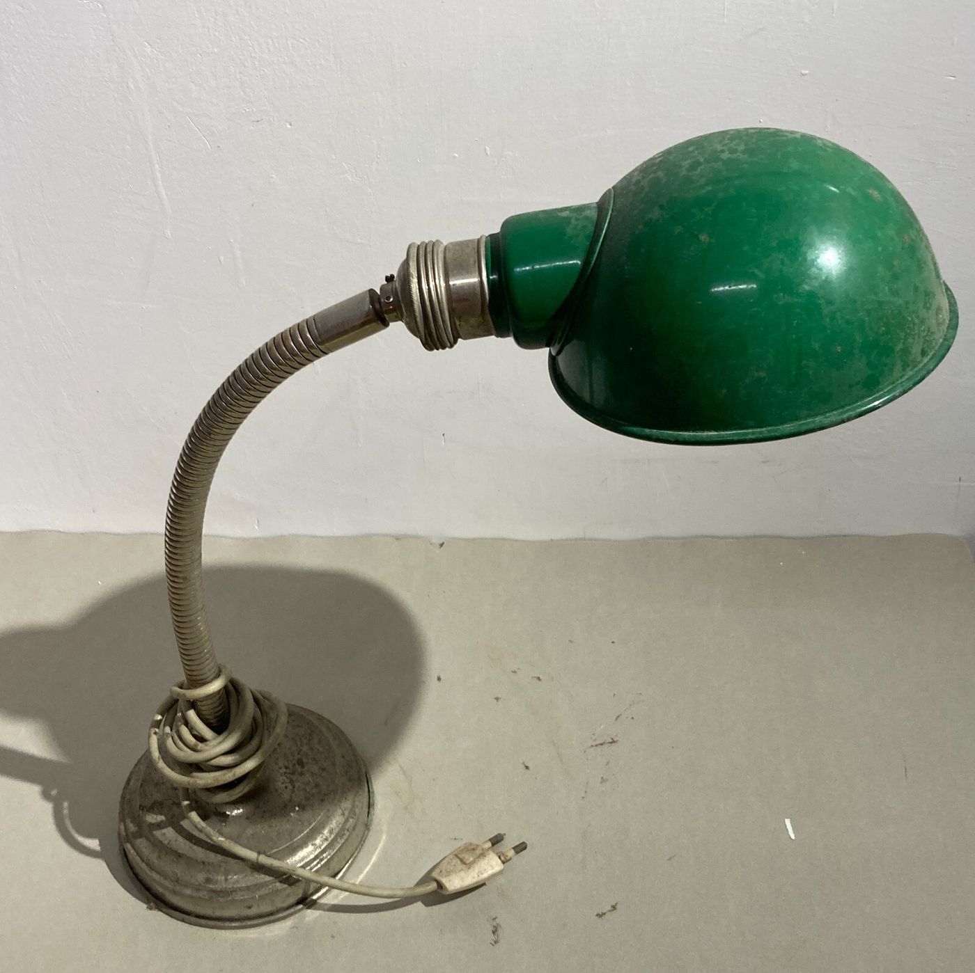 Lampada Da Tavolo Decorativa In Metallo Cromato E Laccato Verde, Anni '30