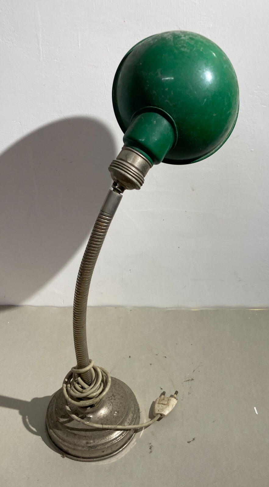 Lampada Da Tavolo Decorativa In Metallo Cromato E Laccato Verde, Anni '30