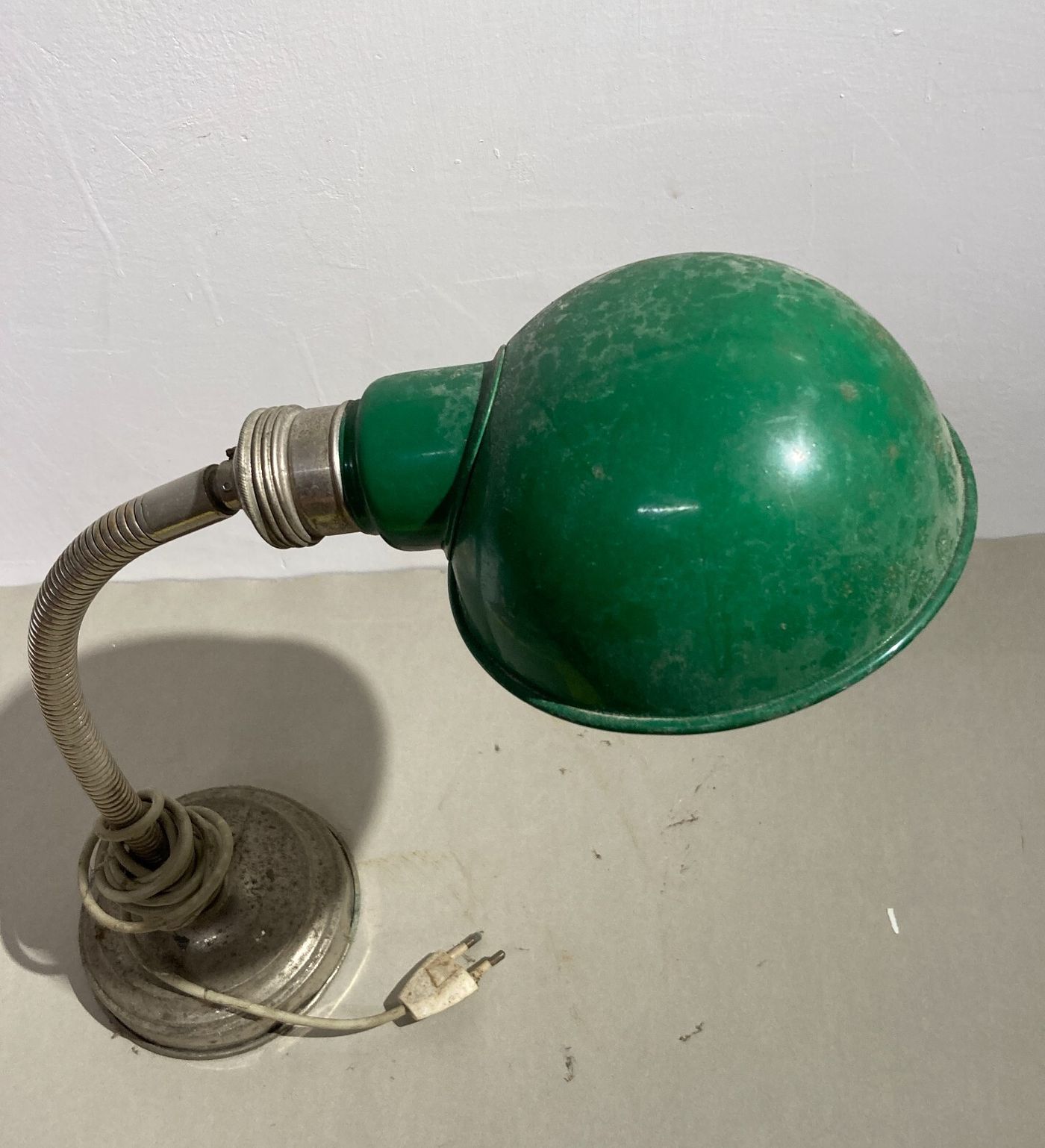 Lampada Da Tavolo Decorativa In Metallo Cromato E Laccato Verde, Anni '30