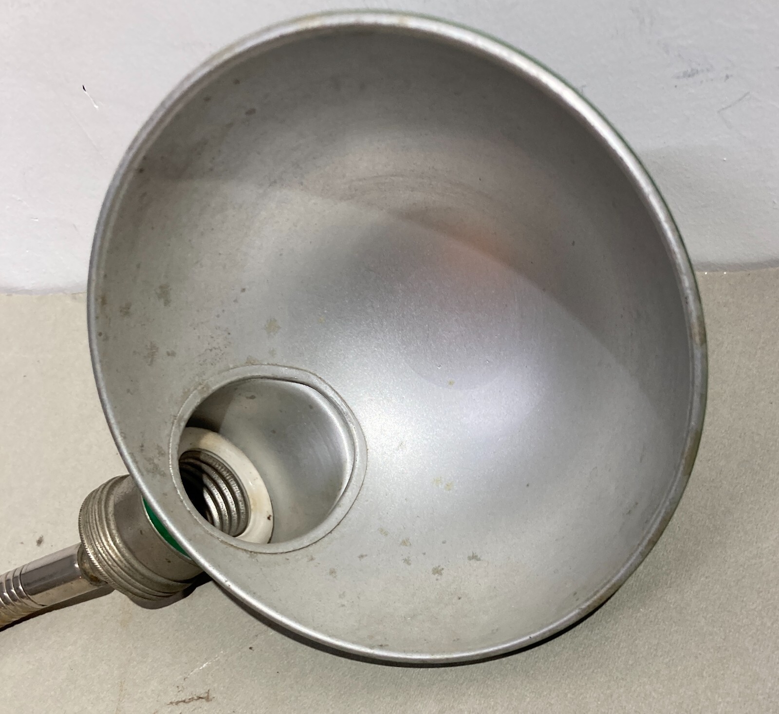 Lampada Da Tavolo Decorativa In Metallo Cromato E Laccato Verde, Anni '30