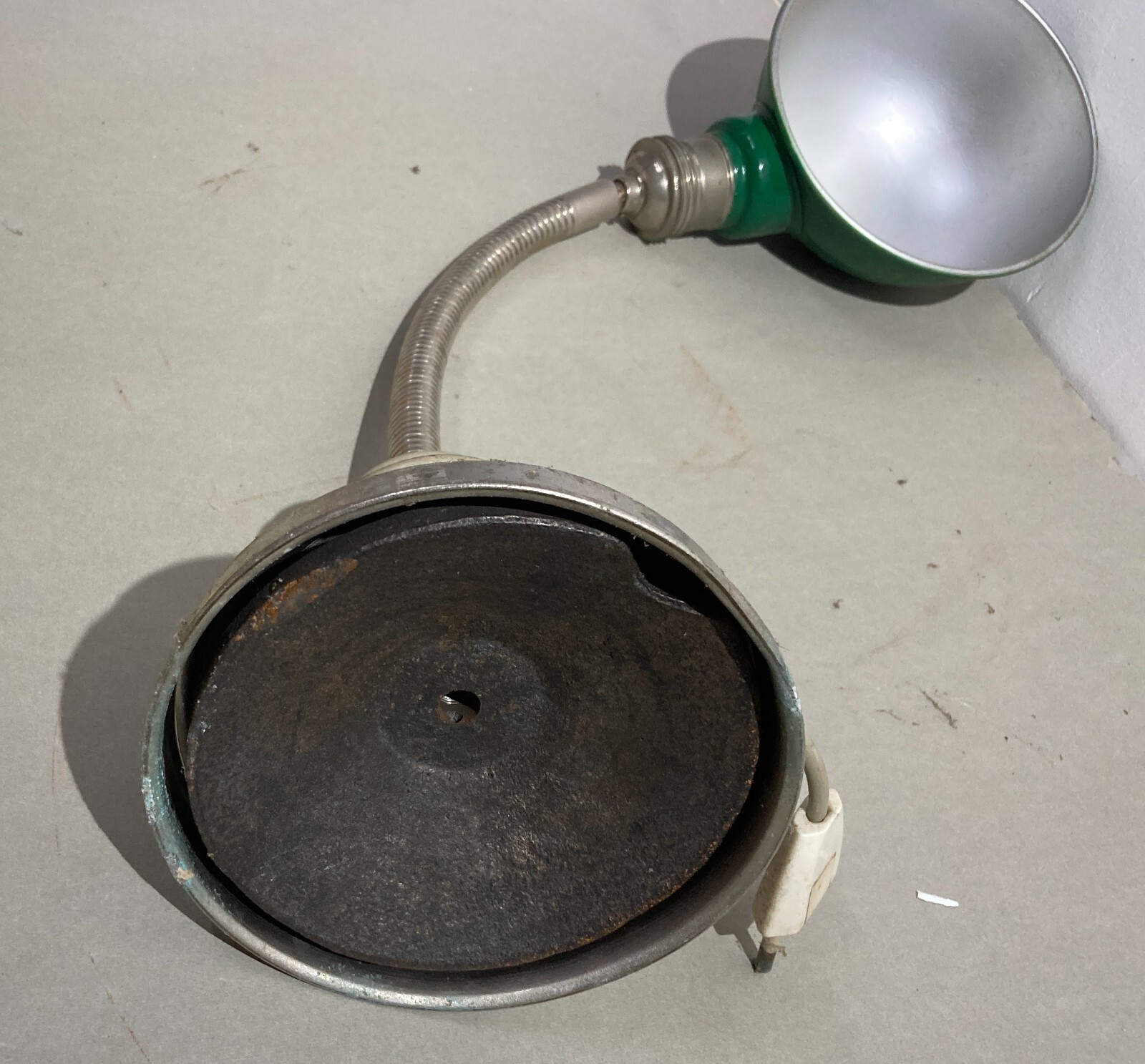 Lampada Da Tavolo Decorativa In Metallo Cromato E Laccato Verde, Anni '30