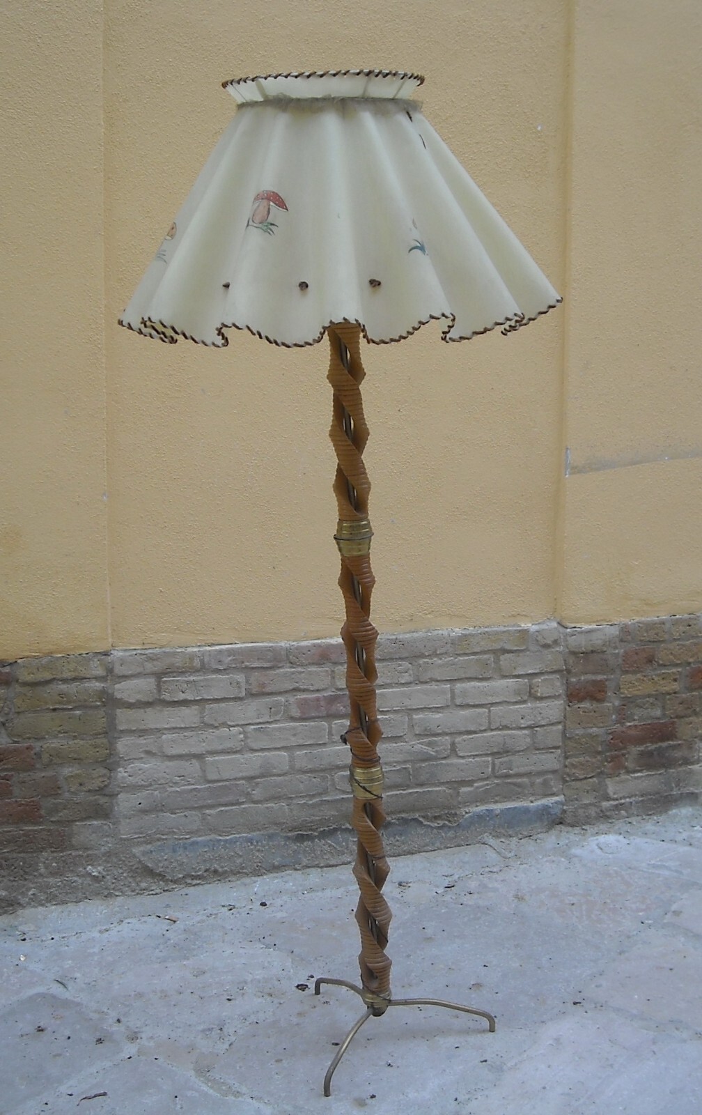 Modernariato, Design E Illuminazione Decorativa: Lampada Piantana, Anni '50