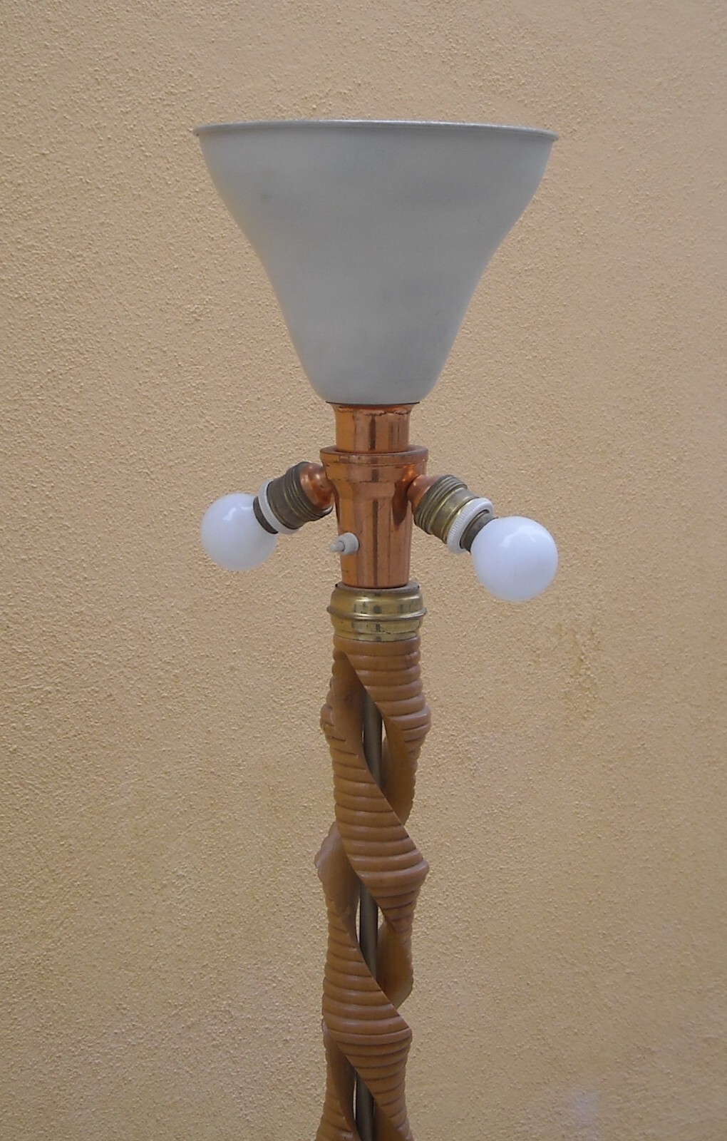 Modernariato, Design E Illuminazione Decorativa: Lampada Piantana, Anni '50