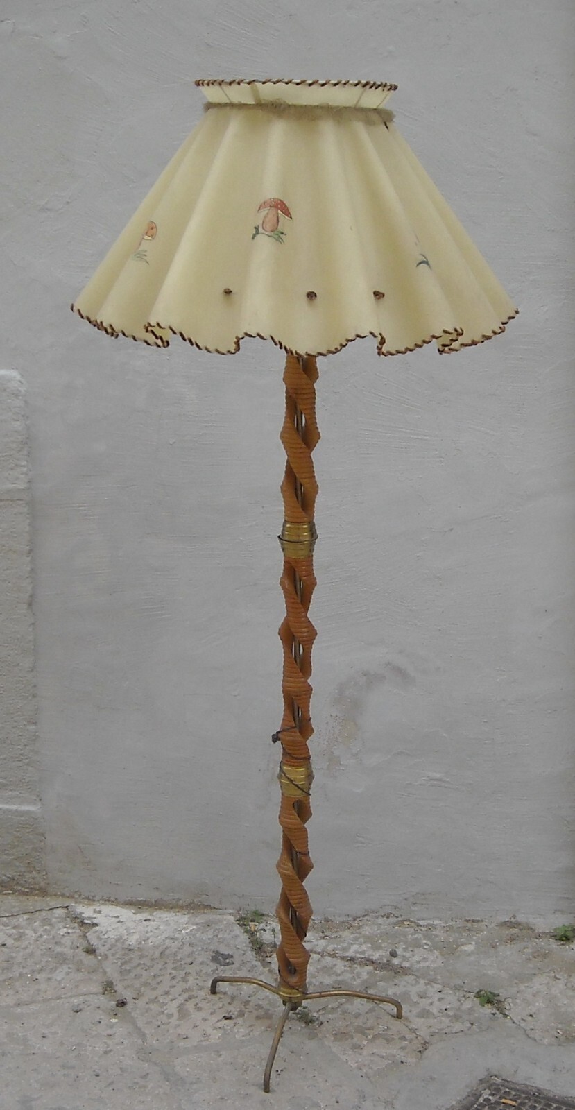 Modernariato, Design E Illuminazione Decorativa: Lampada Piantana, Anni '50